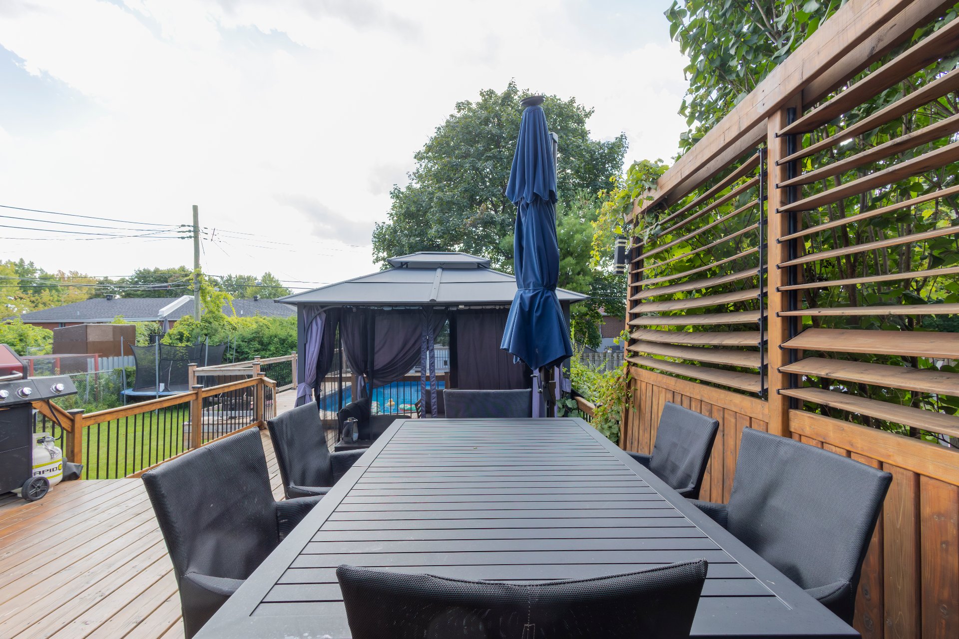 580 Rue Fraser, Montréal (Saint-Laurent), Quebec H4M1Z2, 5 Chambres Chambres, 13 Chambres Chambres,2 Salle de bainSalle de bain,Résidentiel,À vendre,Rue Fraser,27942451