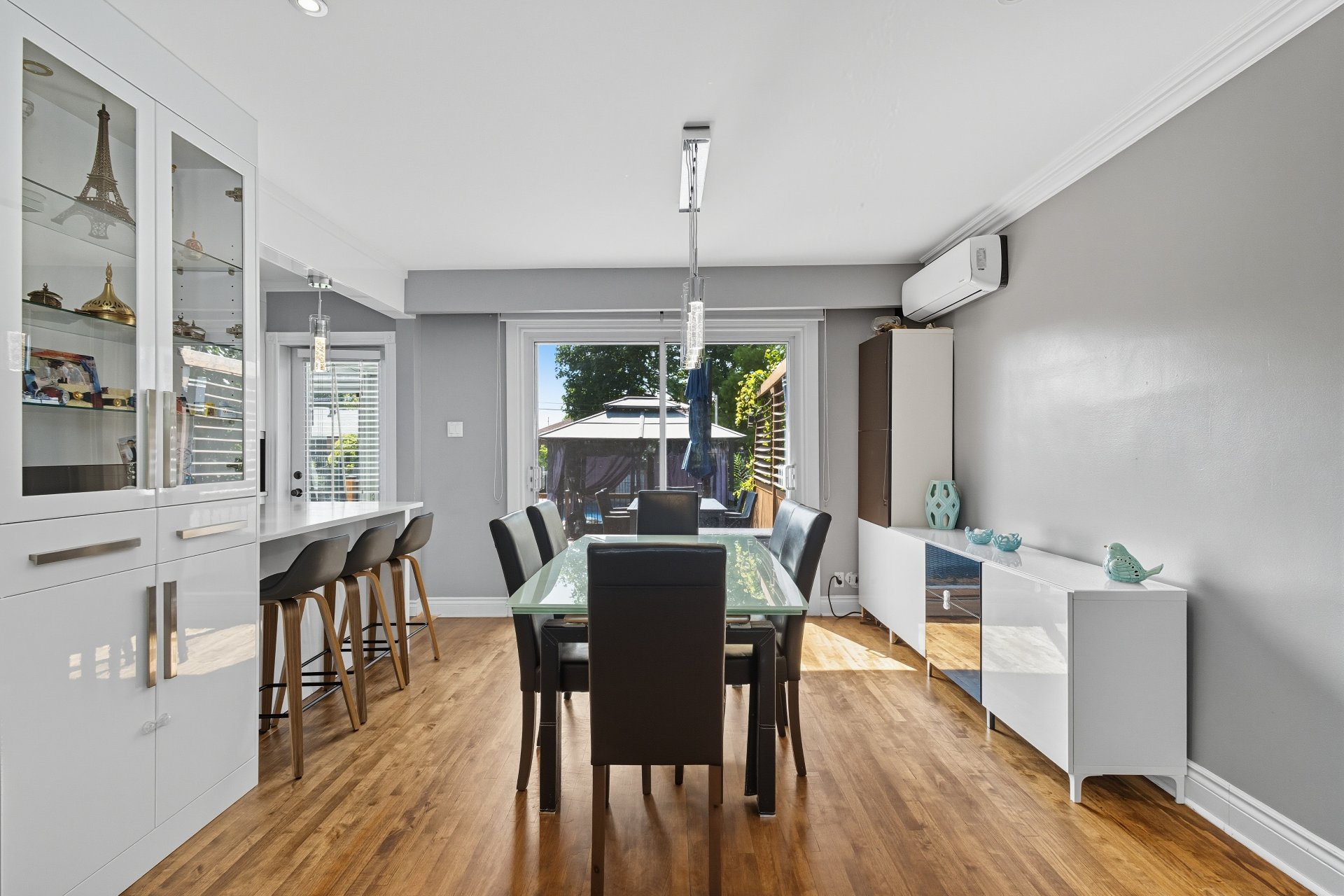 580 Rue Fraser, Montréal (Saint-Laurent), Quebec H4M1Z2, 5 Chambres Chambres, 13 Chambres Chambres,2 Salle de bainSalle de bain,Résidentiel,À vendre,Rue Fraser,27942451