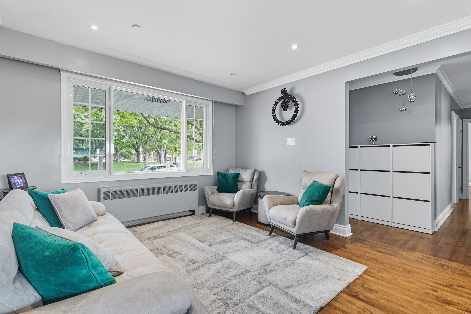 580 Rue Fraser, Montréal (Saint-Laurent), Quebec H4M1Z2, 5 Chambres Chambres, 13 Chambres Chambres,2 Salle de bainSalle de bain,Résidentiel,À vendre,Rue Fraser,27942451