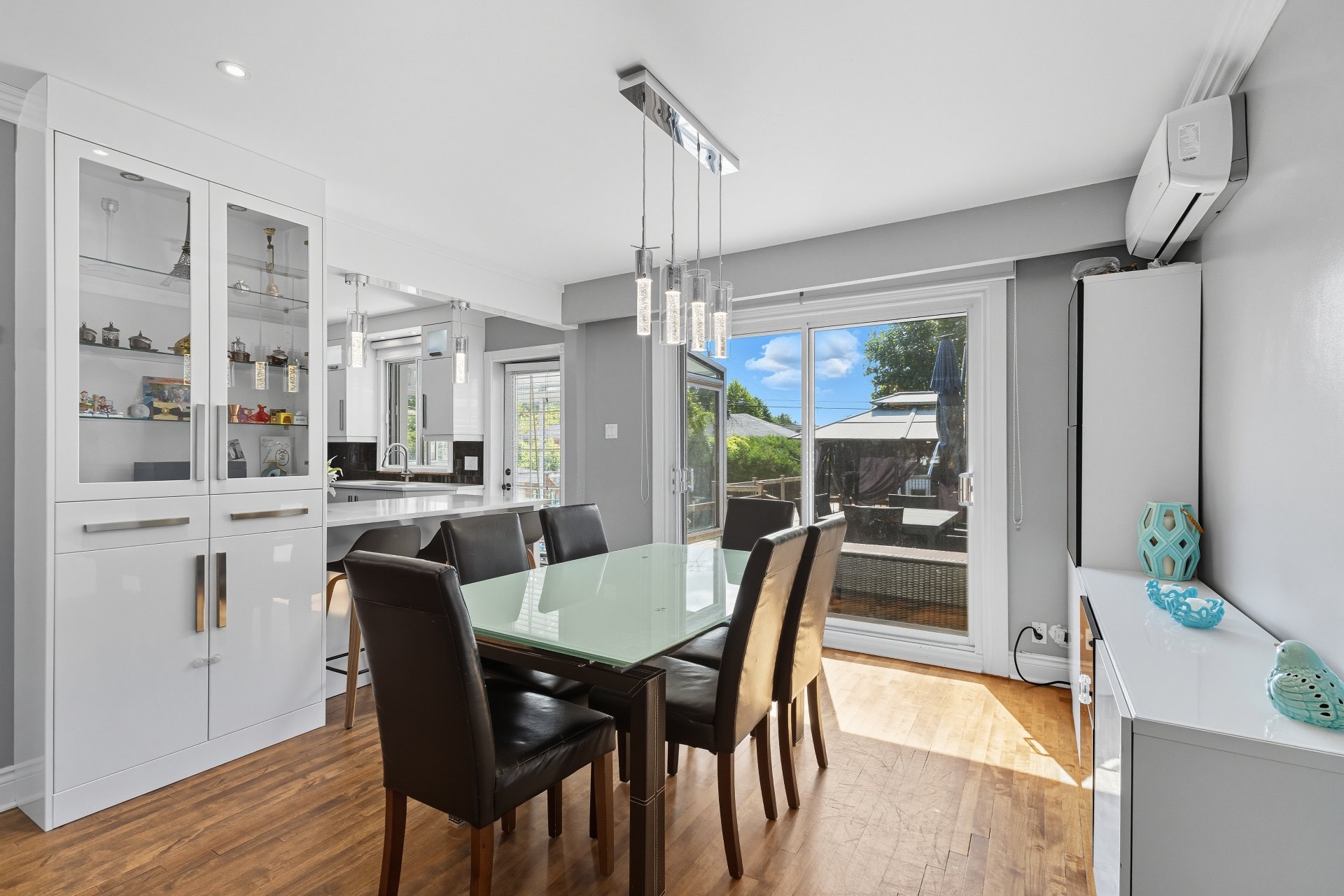 580 Rue Fraser, Montréal (Saint-Laurent), Quebec H4M1Z2, 5 Chambres Chambres, 13 Chambres Chambres,2 Salle de bainSalle de bain,Résidentiel,À vendre,Rue Fraser,27942451