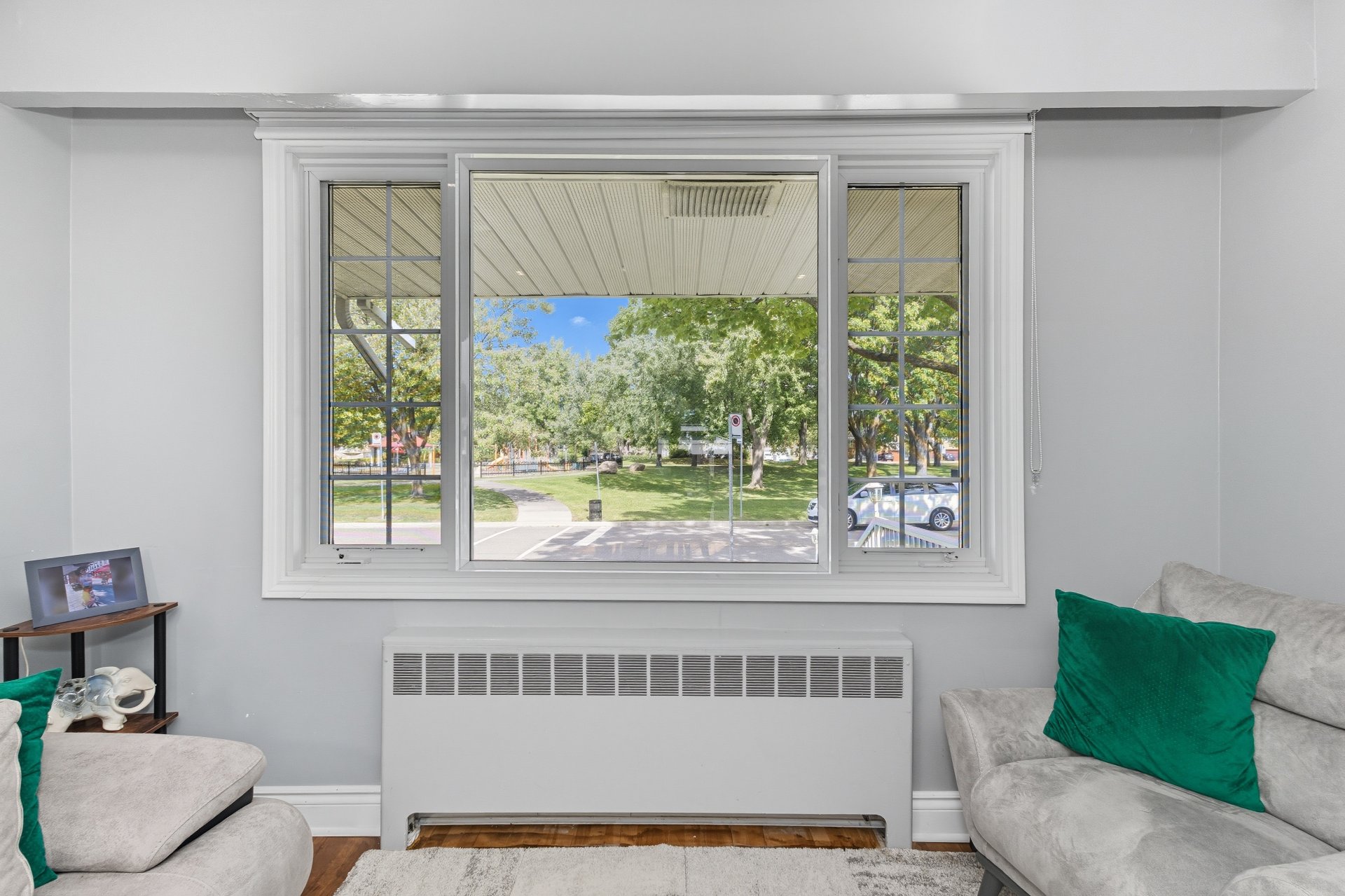 580 Rue Fraser, Montréal (Saint-Laurent), Quebec H4M1Z2, 5 Chambres Chambres, 13 Chambres Chambres,2 Salle de bainSalle de bain,Résidentiel,À vendre,Rue Fraser,27942451