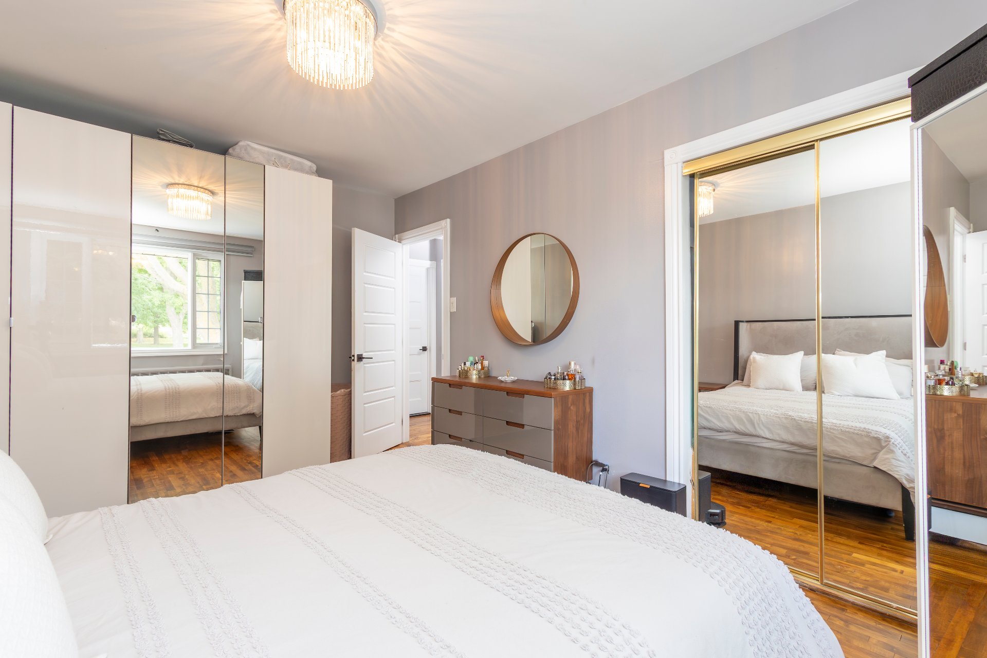 580 Rue Fraser, Montréal (Saint-Laurent), Quebec H4M1Z2, 5 Chambres Chambres, 13 Chambres Chambres,2 Salle de bainSalle de bain,Résidentiel,À vendre,Rue Fraser,27942451