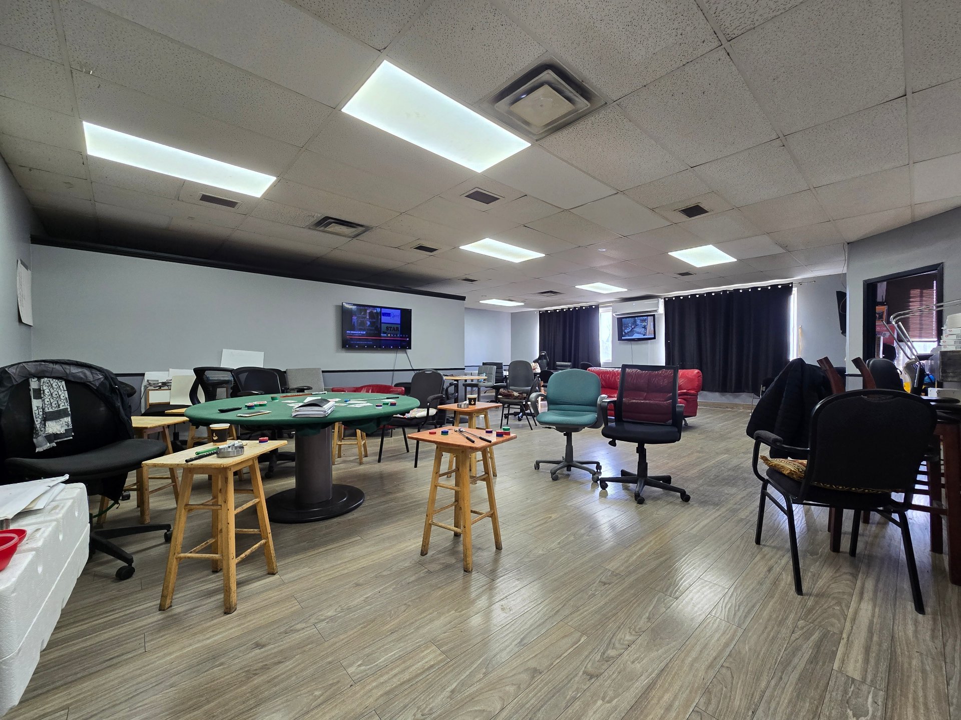 1276 Boul. Curé-Labelle, Laval (Chomedey), Quebec H7V2W1, ,Commercial,For Rent,Boul. Curé-Labelle,25307104