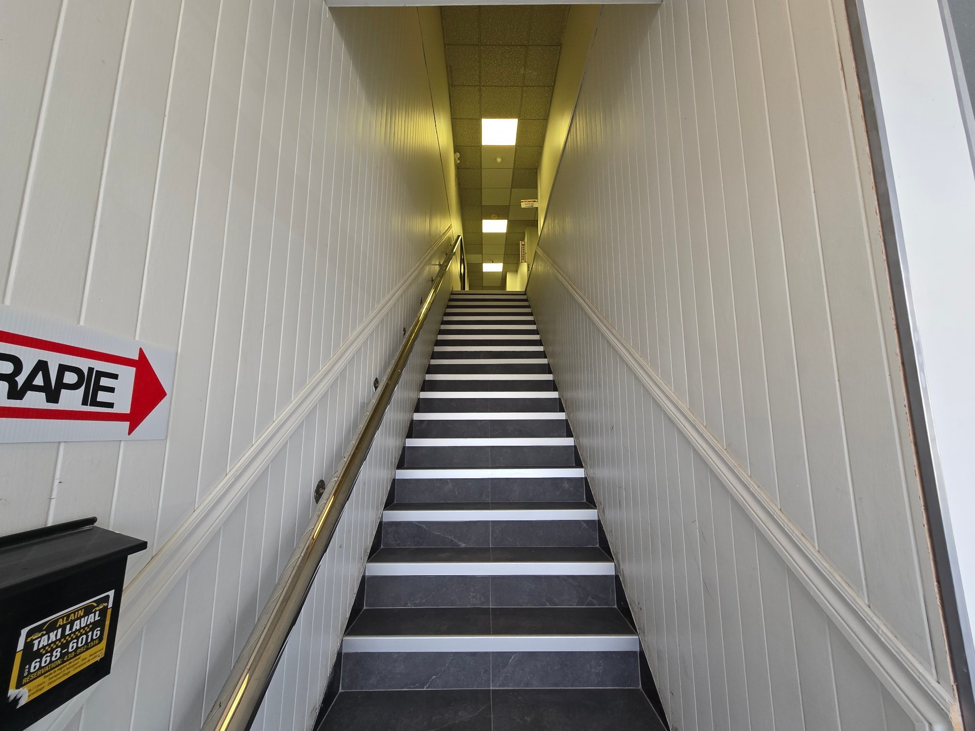 1276 Boul. Curé-Labelle, Laval (Chomedey), Quebec H7V2W1, ,Commercial,For Rent,Boul. Curé-Labelle,25307104