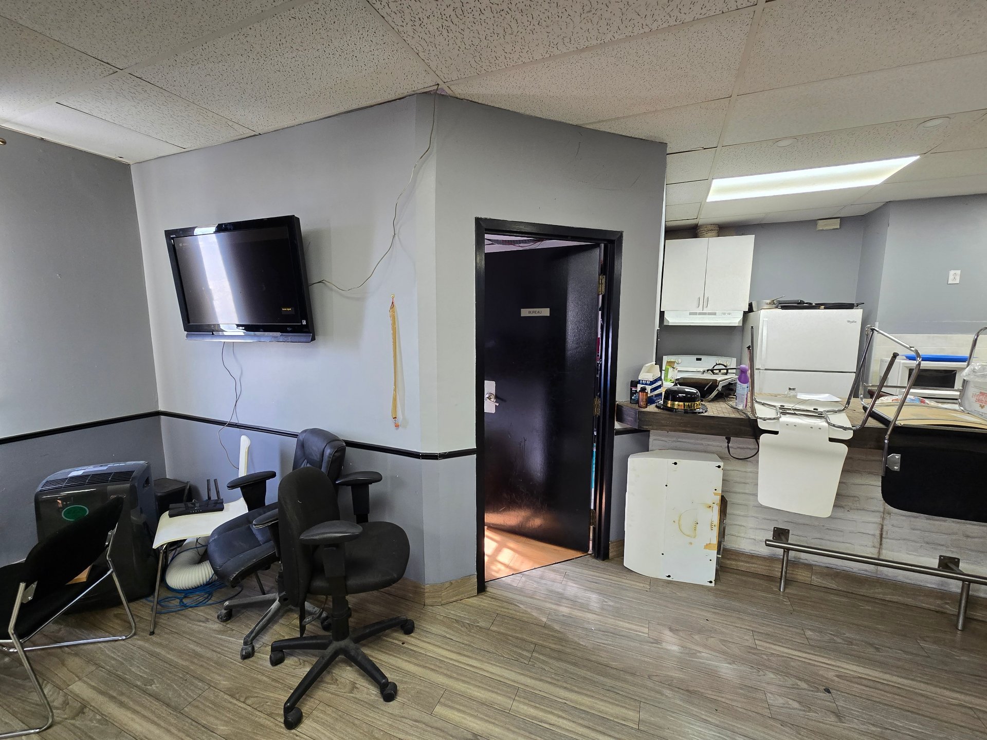 1276 Boul. Curé-Labelle, Laval (Chomedey), Quebec H7V2W1, ,Commercial,For Rent,Boul. Curé-Labelle,25307104