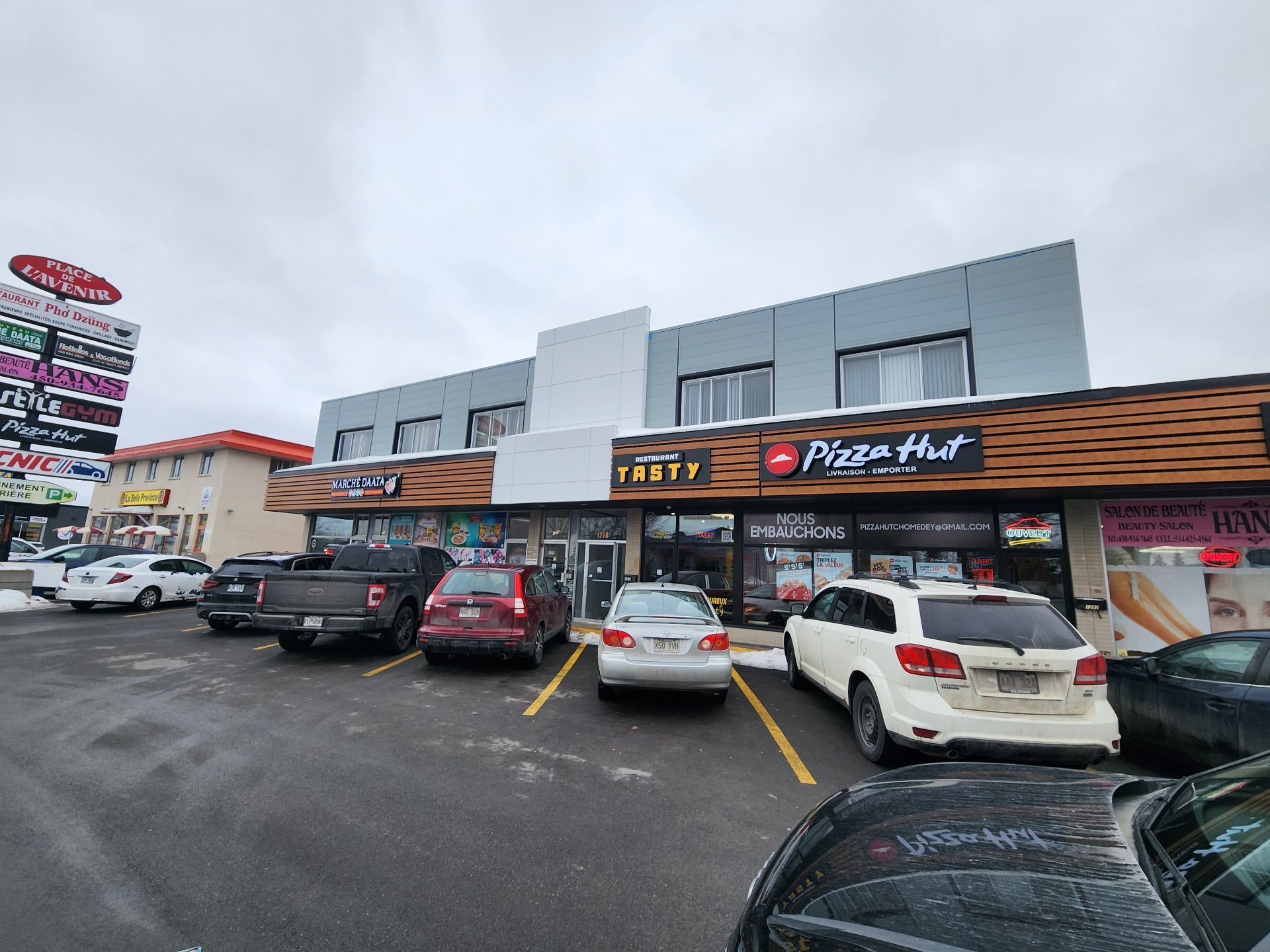 1276 Boul. Curé-Labelle, Laval (Chomedey), Quebec H7V2W1, ,Commercial,For Rent,Boul. Curé-Labelle,25307104