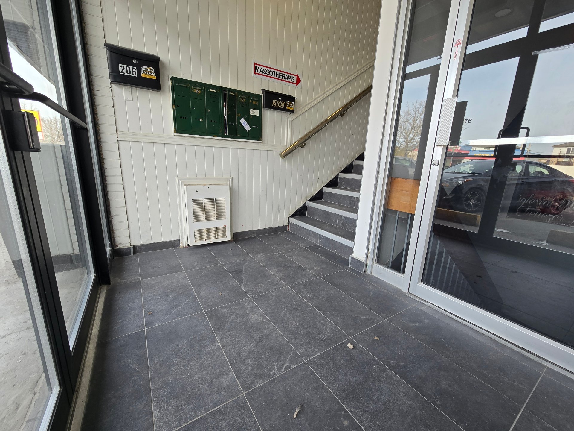 1276 Boul. Curé-Labelle, Laval (Chomedey), Quebec H7V2W1, ,Commercial,For Rent,Boul. Curé-Labelle,25307104