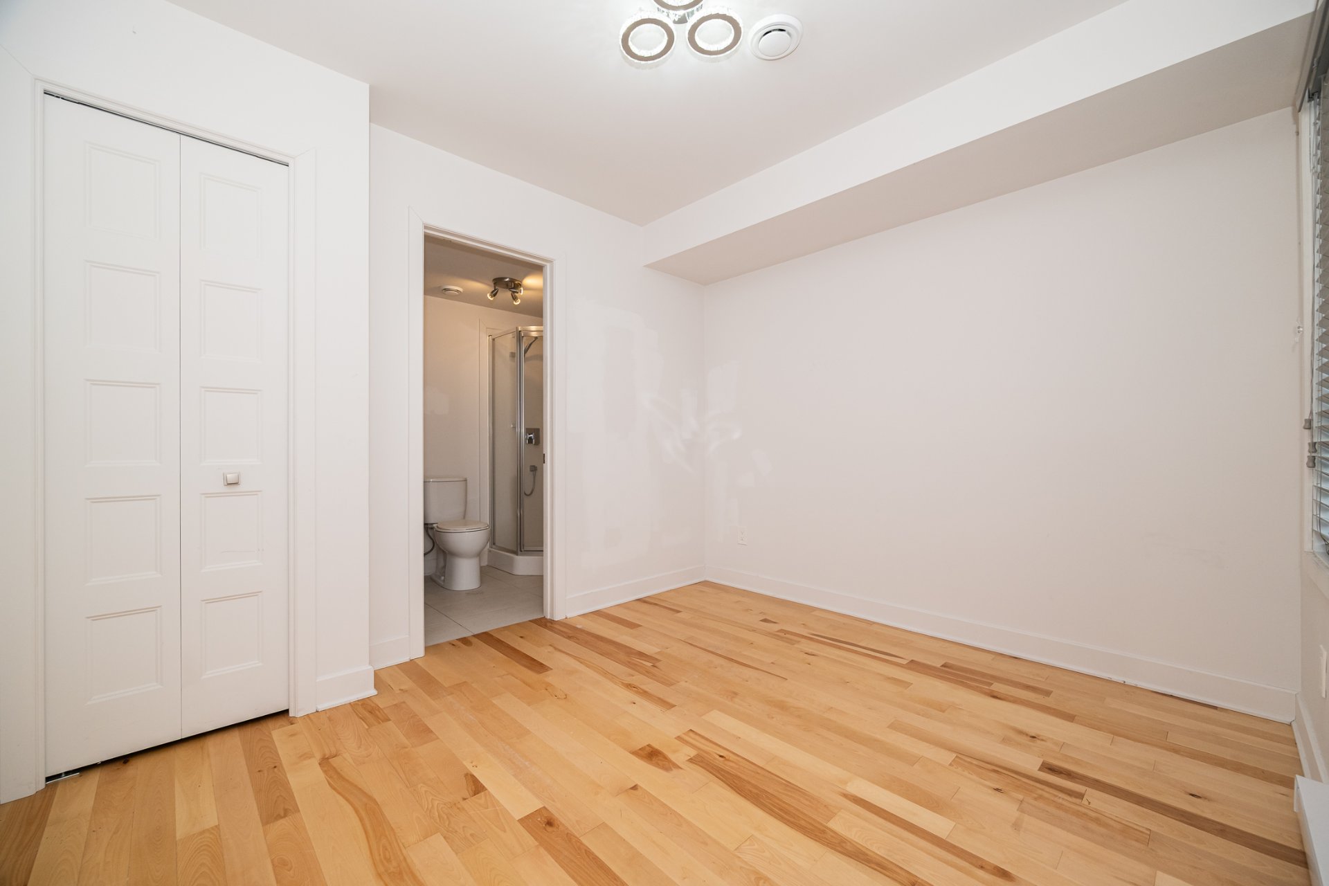 50 Rue Napoléon, Sainte-Thérèse, Quebec J7E1H6, 4 Chambres Chambres, 10 Chambres Chambres,2 Salle de bainSalle de bain,Résidentiel,À vendre,Rue Napoléon,25854148