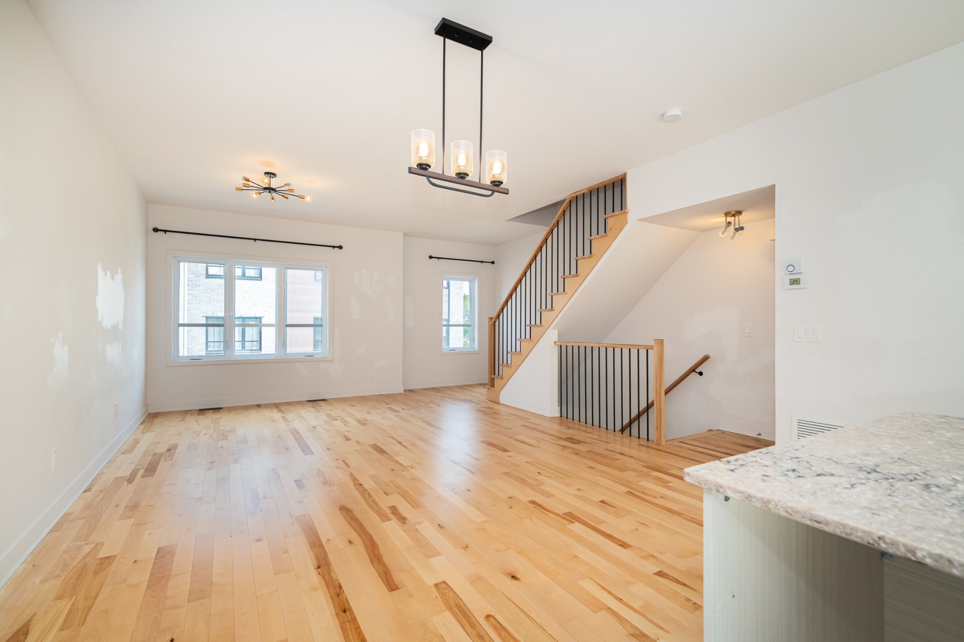 50 Rue Napoléon, Sainte-Thérèse, Quebec J7E1H6, 4 Chambres Chambres, 10 Chambres Chambres,2 Salle de bainSalle de bain,Résidentiel,À vendre,Rue Napoléon,25854148