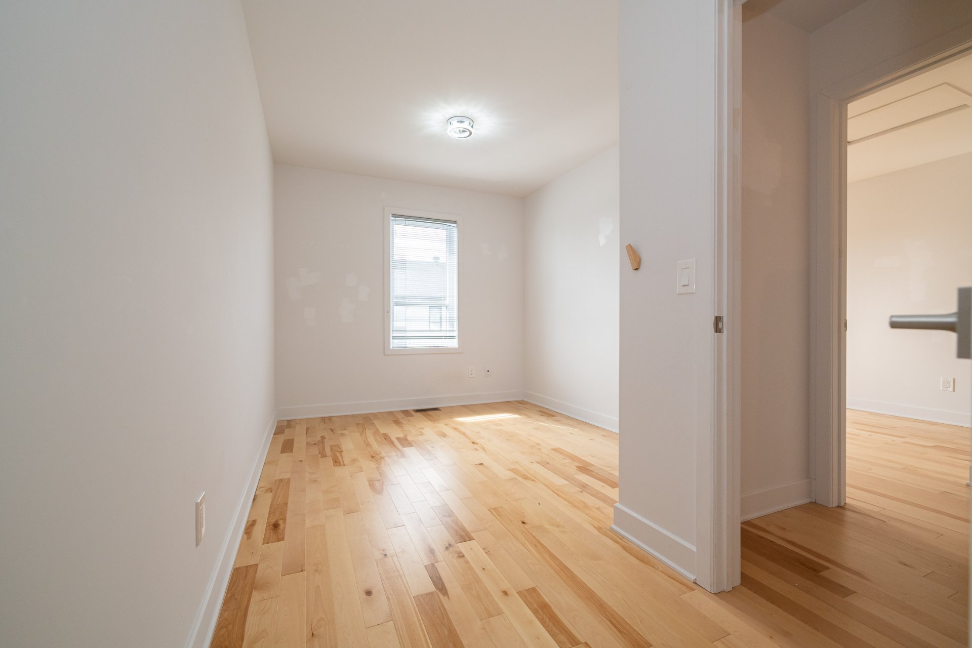 50 Rue Napoléon, Sainte-Thérèse, Quebec J7E1H6, 4 Chambres Chambres, 10 Chambres Chambres,2 Salle de bainSalle de bain,Résidentiel,À vendre,Rue Napoléon,25854148