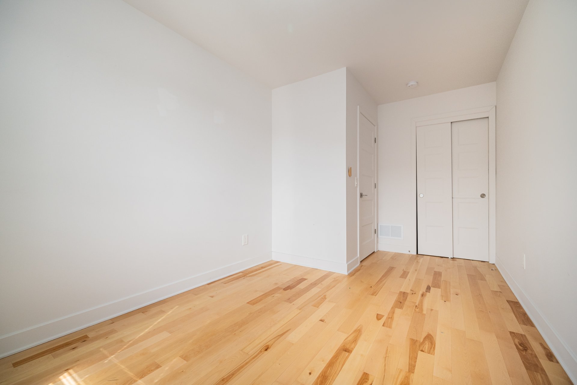 50 Rue Napoléon, Sainte-Thérèse, Quebec J7E1H6, 4 Chambres Chambres, 10 Chambres Chambres,2 Salle de bainSalle de bain,Résidentiel,À vendre,Rue Napoléon,25854148