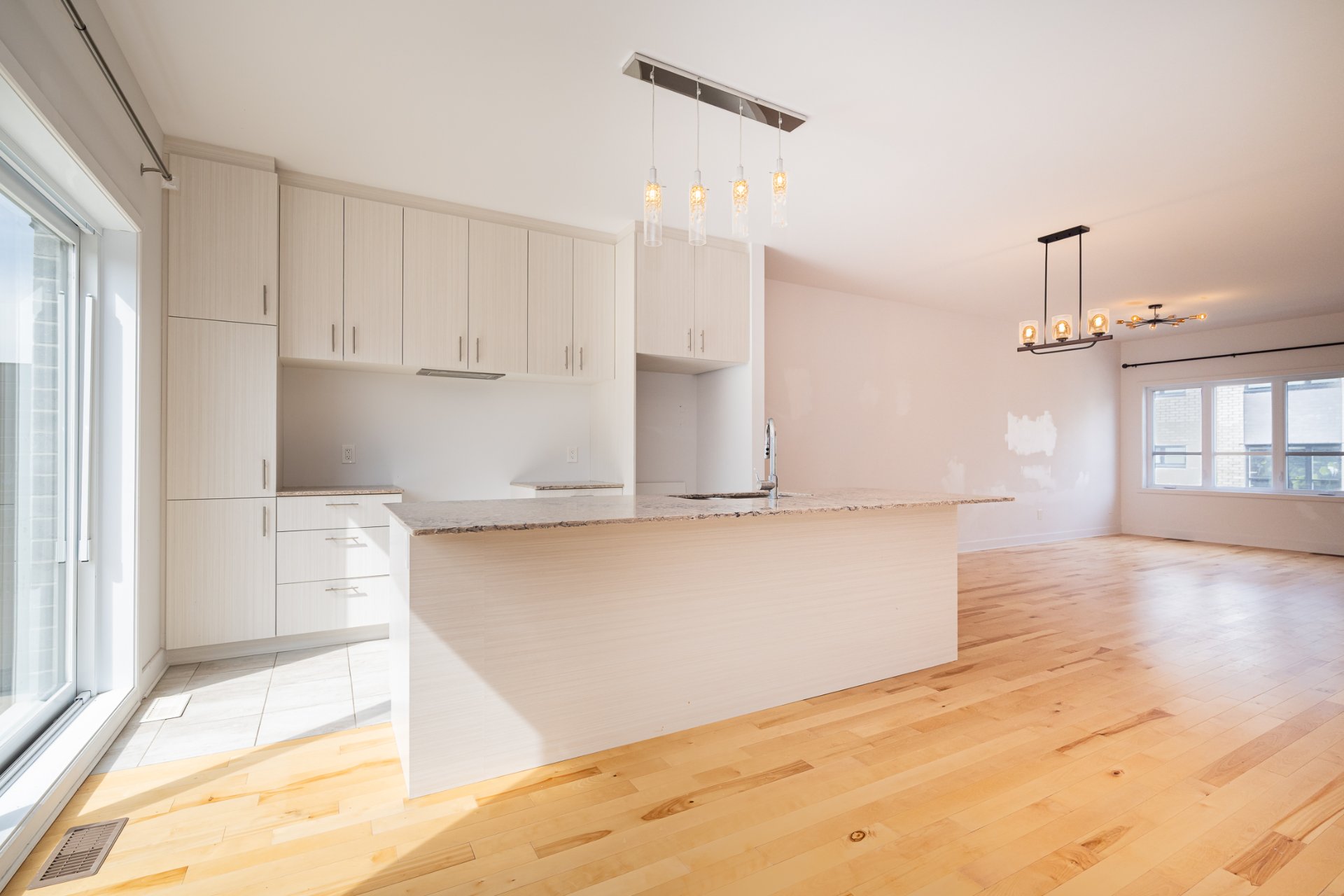 50 Rue Napoléon, Sainte-Thérèse, Quebec J7E1H6, 4 Chambres Chambres, 10 Chambres Chambres,2 Salle de bainSalle de bain,Résidentiel,À vendre,Rue Napoléon,25854148