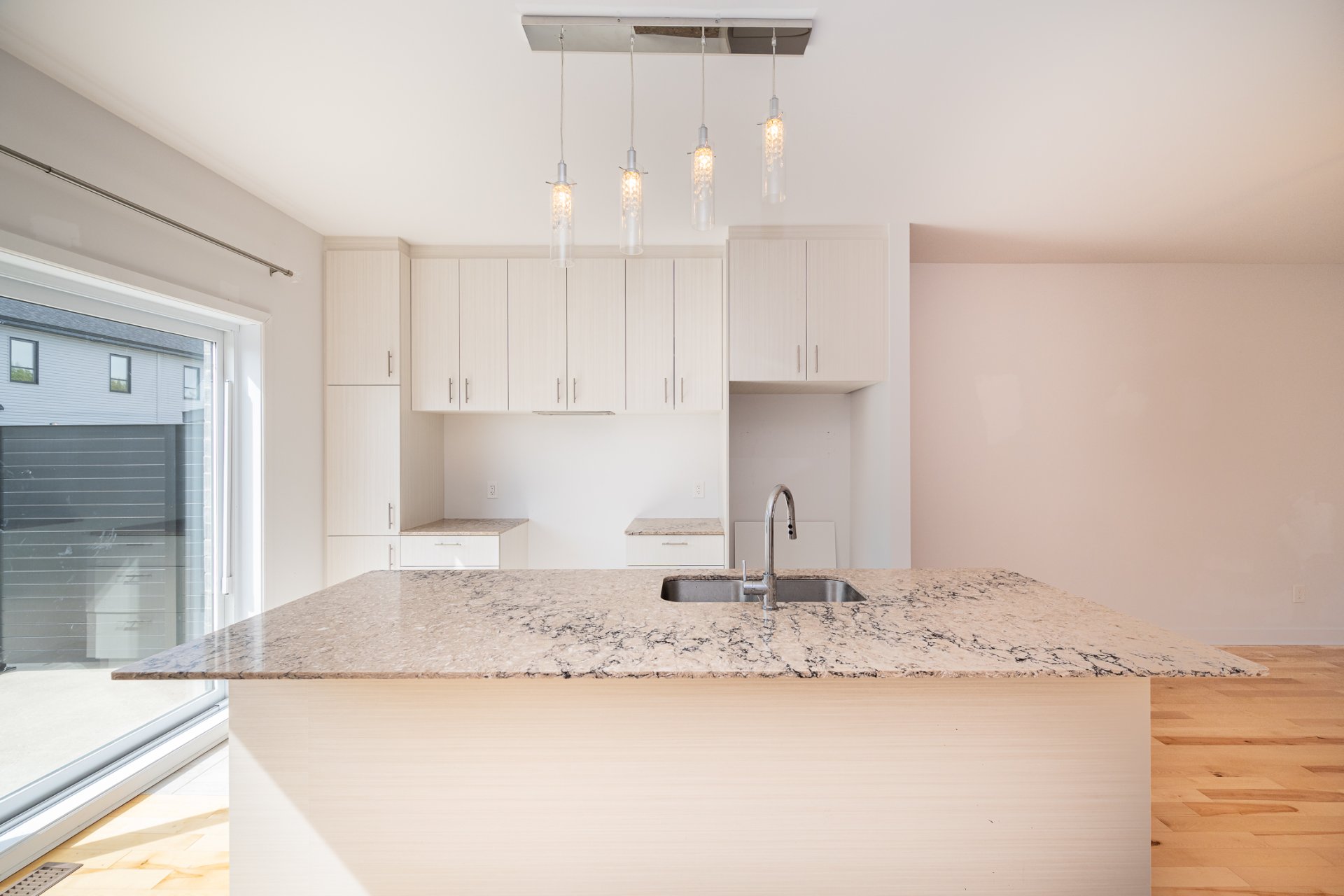 50 Rue Napoléon, Sainte-Thérèse, Quebec J7E1H6, 4 Chambres Chambres, 10 Chambres Chambres,2 Salle de bainSalle de bain,Résidentiel,À vendre,Rue Napoléon,25854148