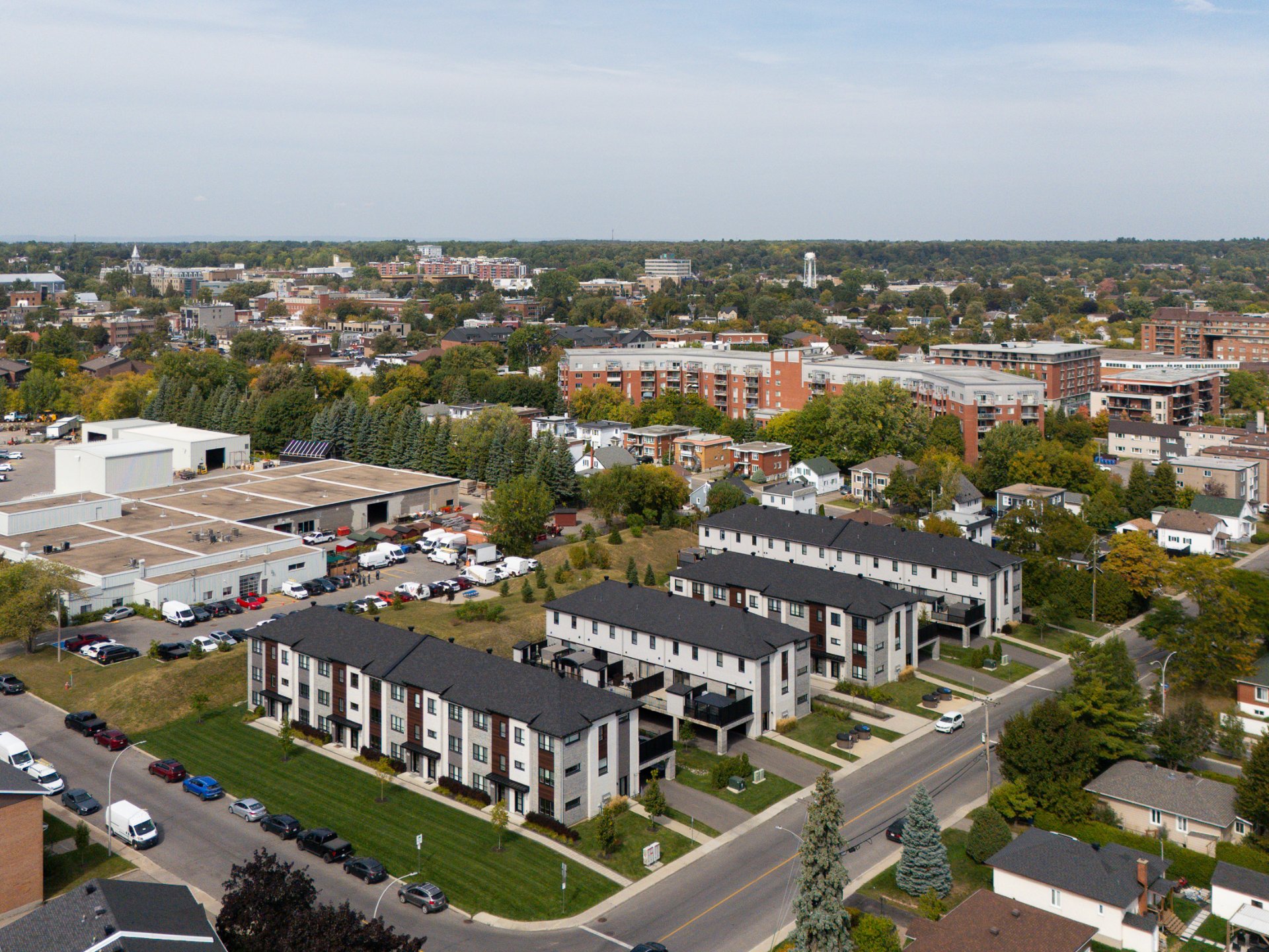 50 Rue Napoléon, Sainte-Thérèse, Quebec J7E1H6, 4 Chambres Chambres, 10 Chambres Chambres,2 Salle de bainSalle de bain,Résidentiel,À vendre,Rue Napoléon,25854148
