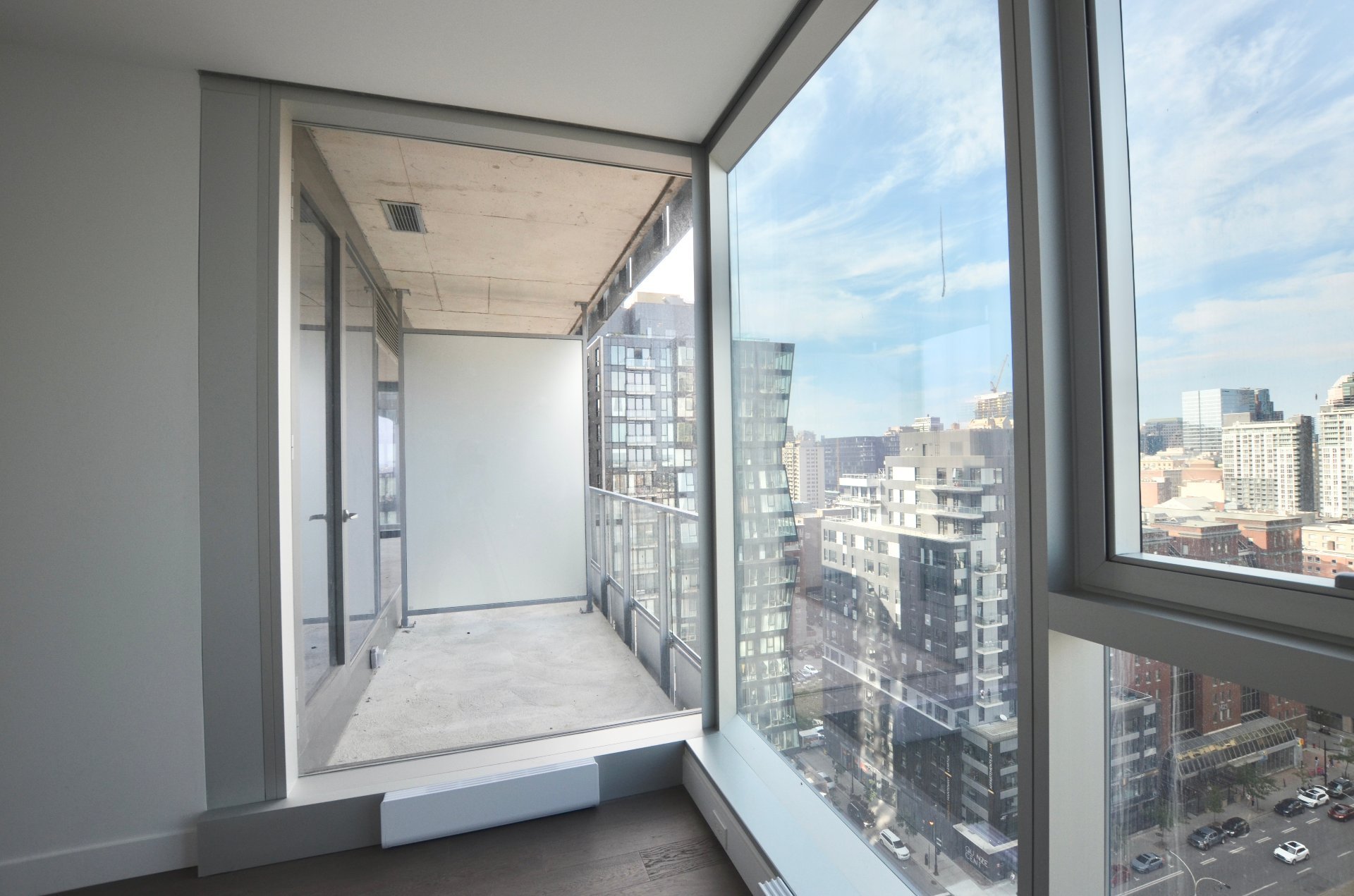 1500 Boul. René-Lévesque O., Montréal (Ville-Marie), Quebec H3G2H1, 5 Rooms Rooms,1 BathroomBathrooms,Residential,For Sale,Boul. René-Lévesque O.,22909071