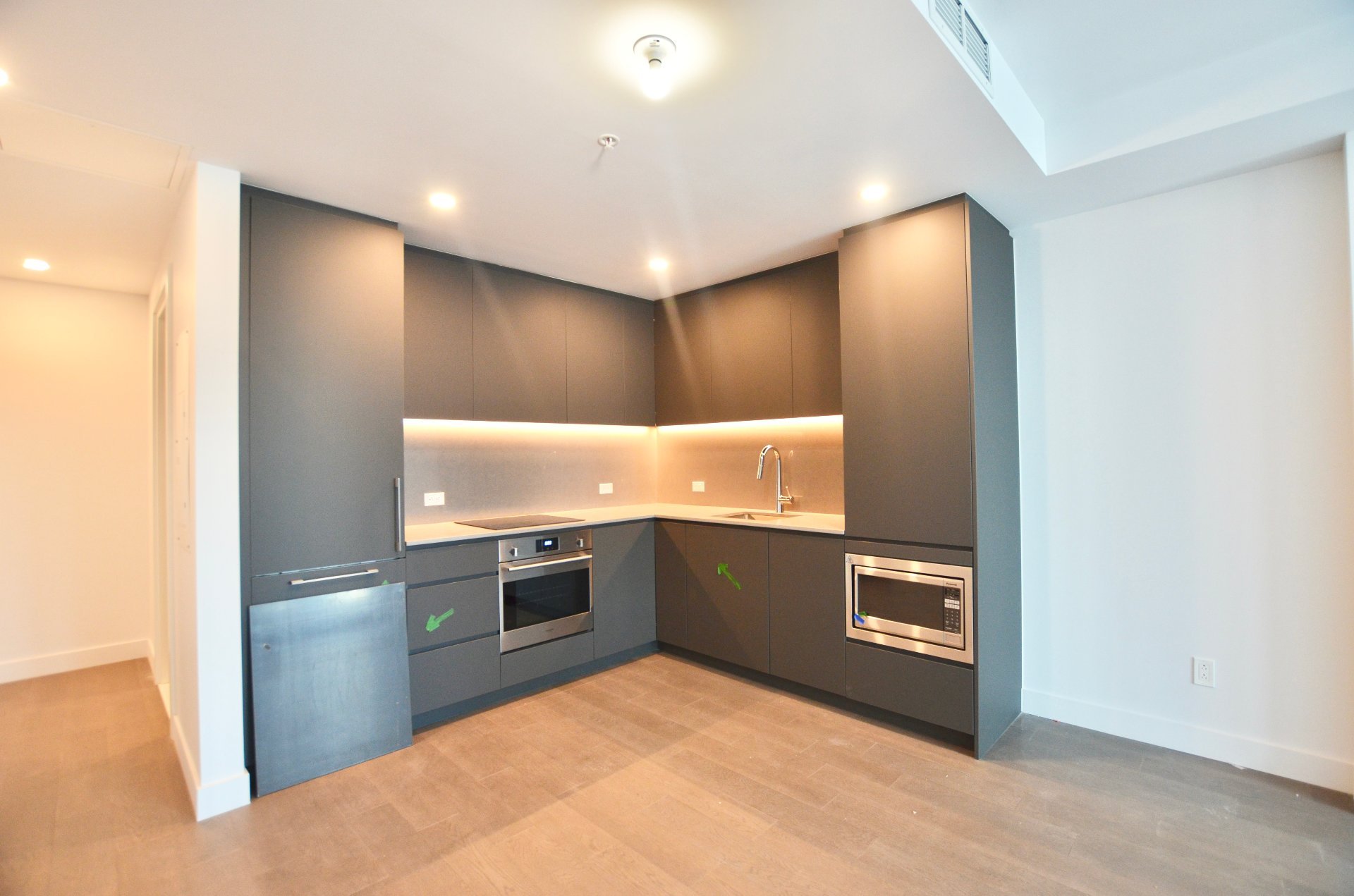 1500 Boul. René-Lévesque O., Montréal (Ville-Marie), Quebec H3G2H1, 5 Rooms Rooms,1 BathroomBathrooms,Residential,For Sale,Boul. René-Lévesque O.,22909071