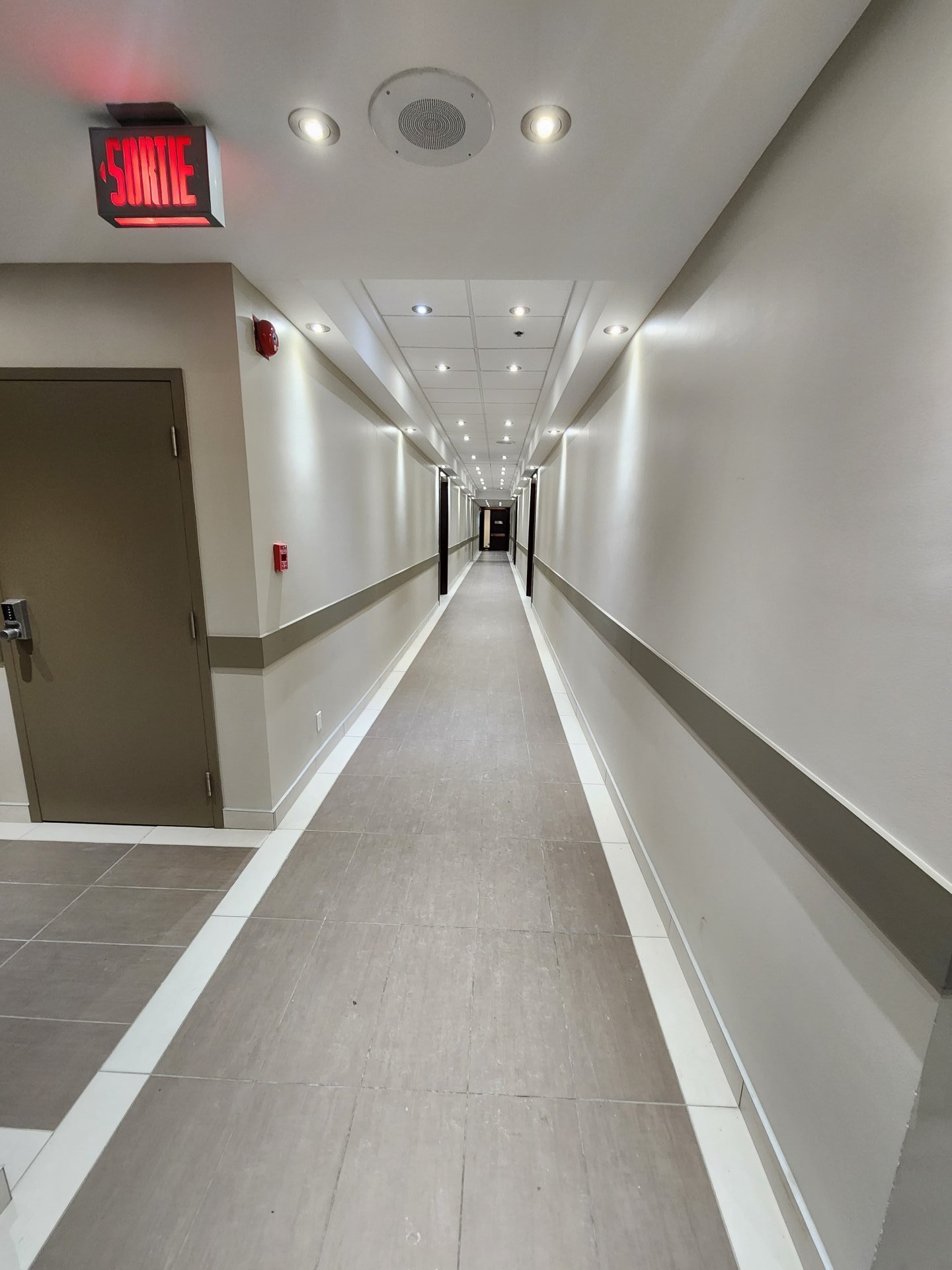 4650 Boul. des Laurentides, Laval (Vimont), Quebec H7K2J4, ,Commercial,For Rent,Boul. des Laurentides,25746622