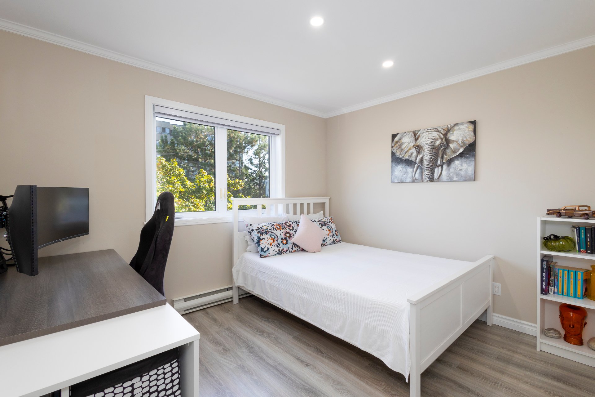 977 Av. St-Charles, Laval (Chomedey), Quebec H7V4A5, 2 Chambres Chambres, 7 Chambres Chambres,1 Salle de bainsSalle de bain,Résidentiel,À vendre,Av. St-Charles,9229949