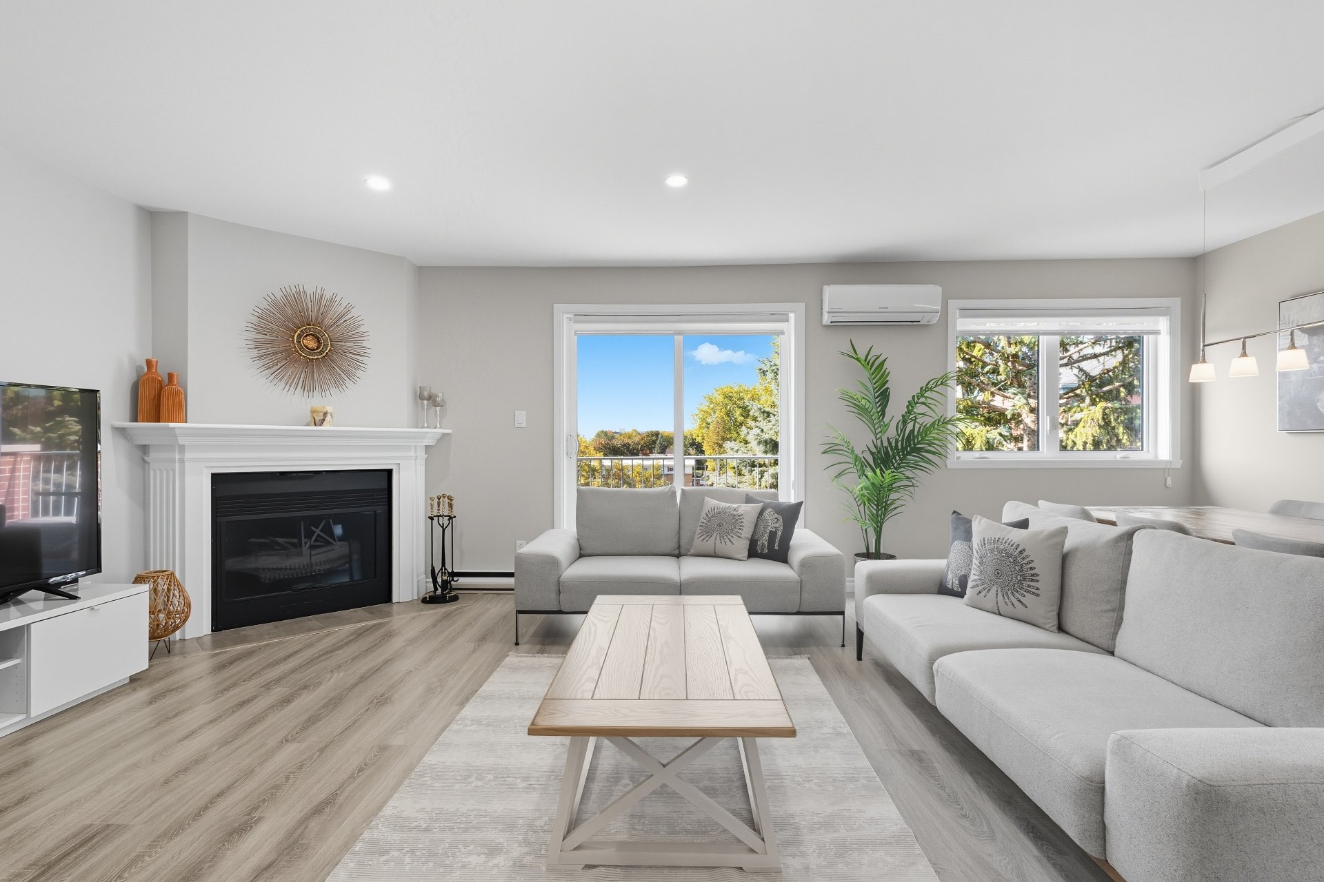 977 Av. St-Charles, Laval (Chomedey), Quebec H7V4A5, 2 Chambres Chambres, 7 Chambres Chambres,1 Salle de bainsSalle de bain,Résidentiel,À vendre,Av. St-Charles,9229949