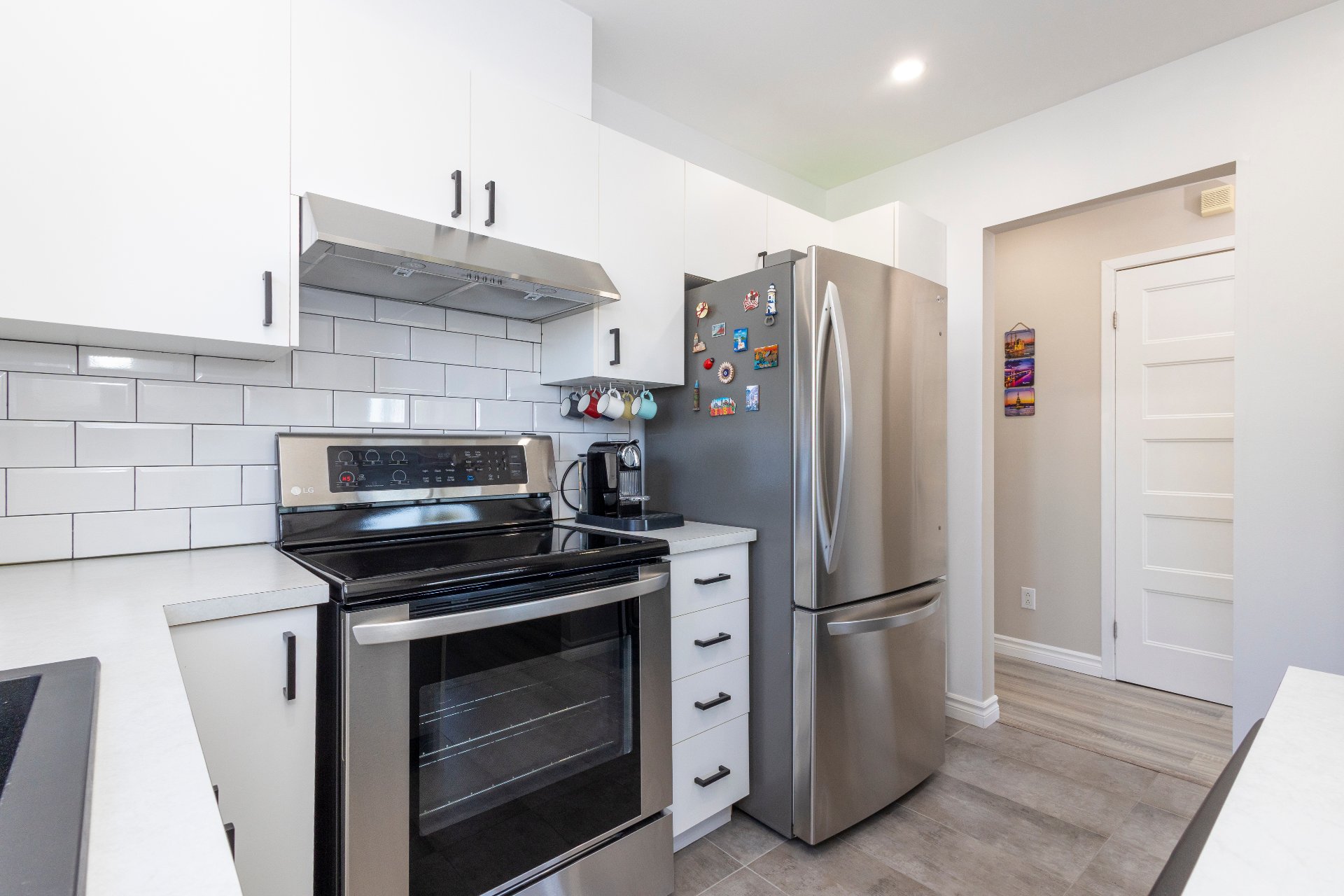 977 Av. St-Charles, Laval (Chomedey), Quebec H7V4A5, 2 Chambres Chambres, 7 Chambres Chambres,1 Salle de bainsSalle de bain,Résidentiel,À vendre,Av. St-Charles,9229949