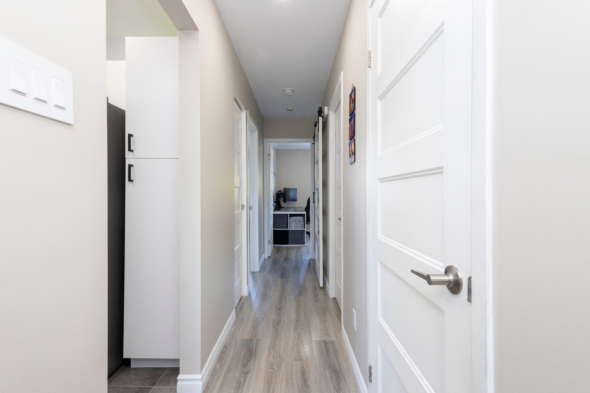 977 Av. St-Charles, Laval (Chomedey), Quebec H7V4A5, 2 Chambres Chambres, 7 Chambres Chambres,1 Salle de bainsSalle de bain,Résidentiel,À vendre,Av. St-Charles,9229949