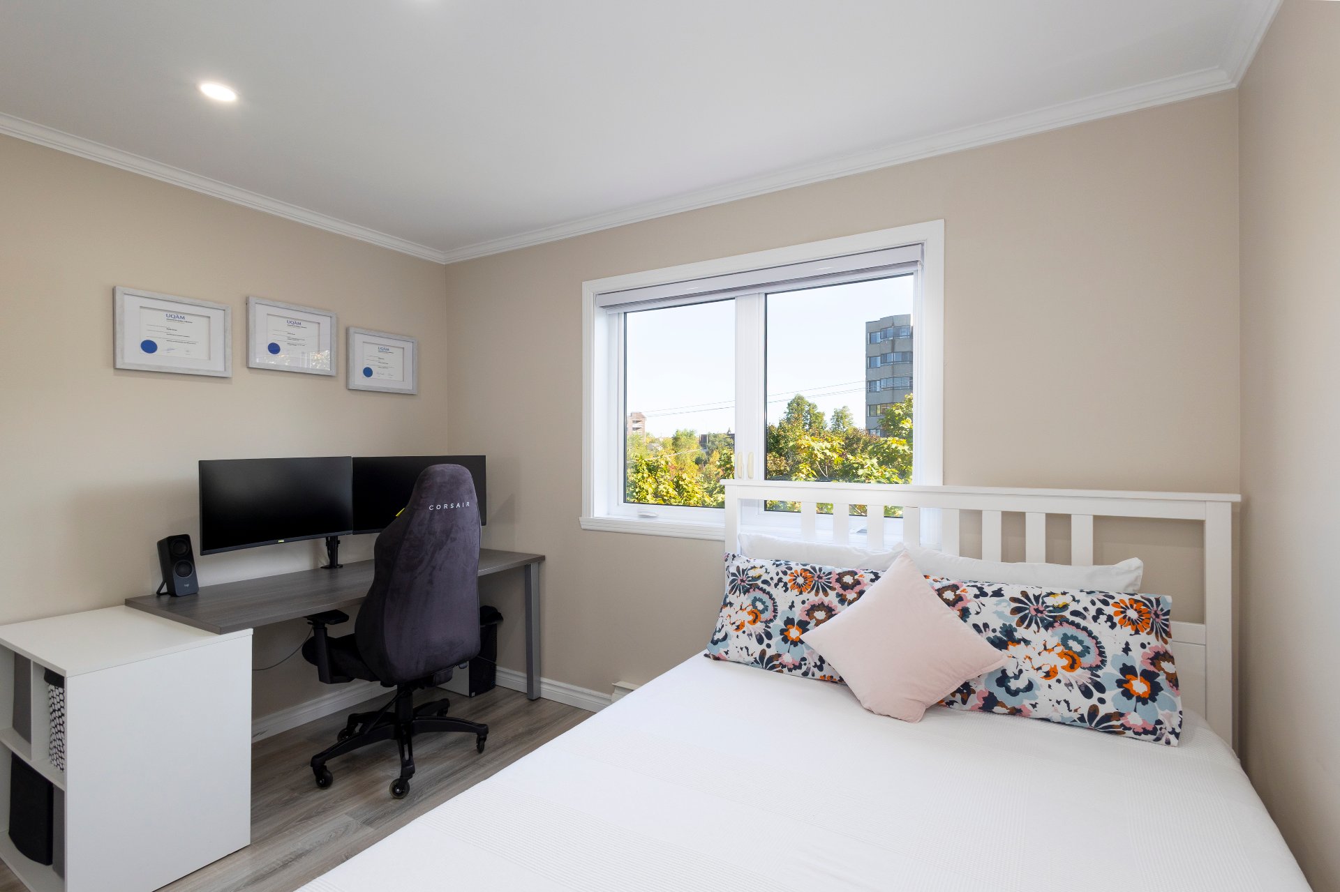 977 Av. St-Charles, Laval (Chomedey), Quebec H7V4A5, 2 Chambres Chambres, 7 Chambres Chambres,1 Salle de bainsSalle de bain,Résidentiel,À vendre,Av. St-Charles,9229949