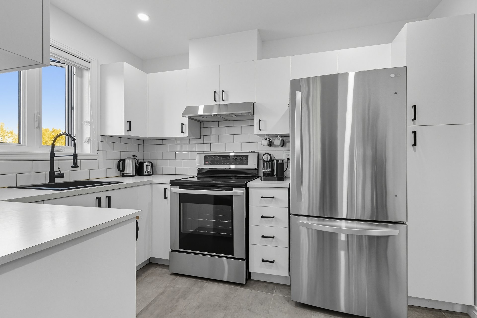 977 Av. St-Charles, Laval (Chomedey), Quebec H7V4A5, 2 Chambres Chambres, 7 Chambres Chambres,1 Salle de bainsSalle de bain,Résidentiel,À vendre,Av. St-Charles,9229949