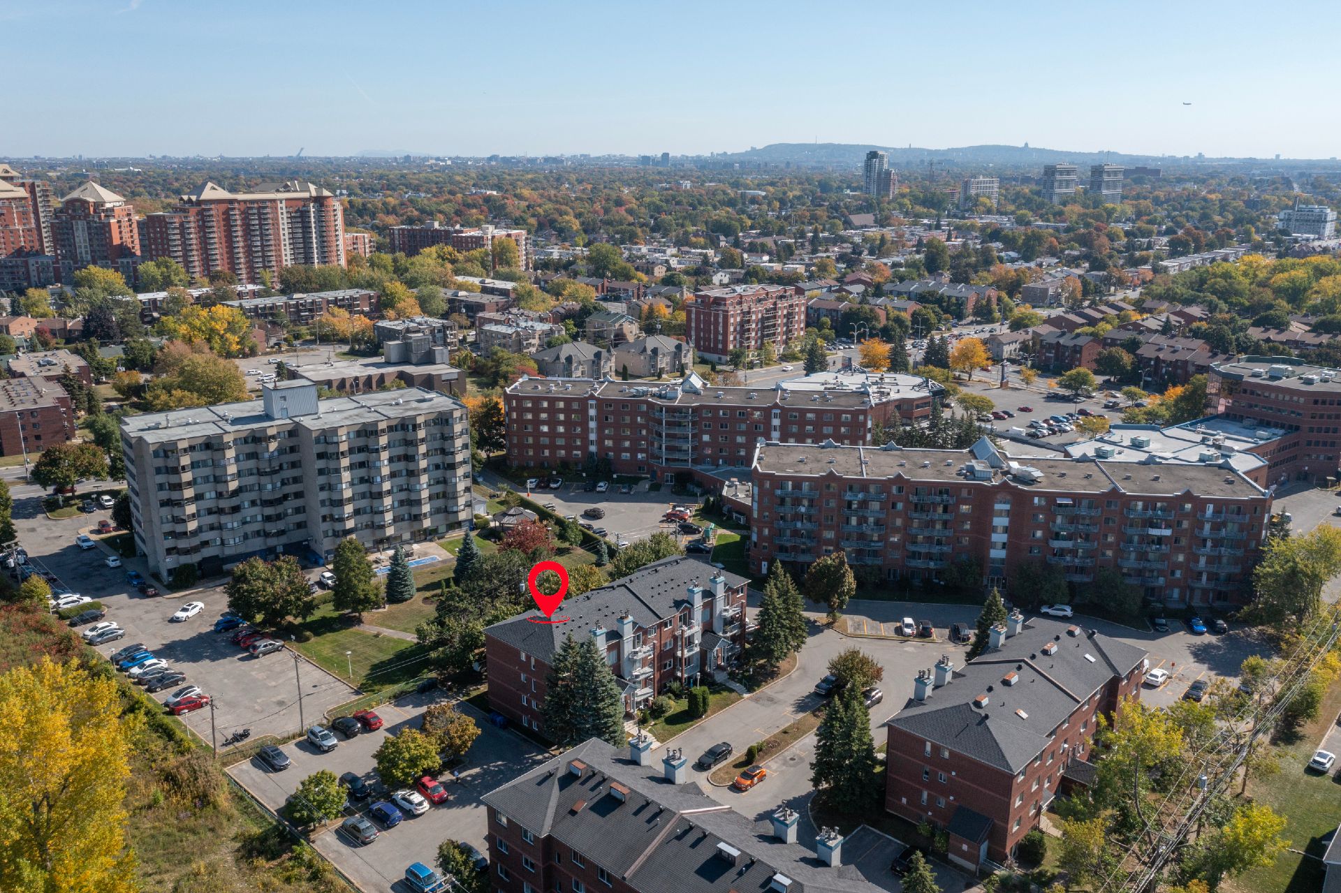 977 Av. St-Charles, Laval (Chomedey), Quebec H7V4A5, 2 Chambres Chambres, 7 Chambres Chambres,1 Salle de bainsSalle de bain,Résidentiel,À vendre,Av. St-Charles,9229949