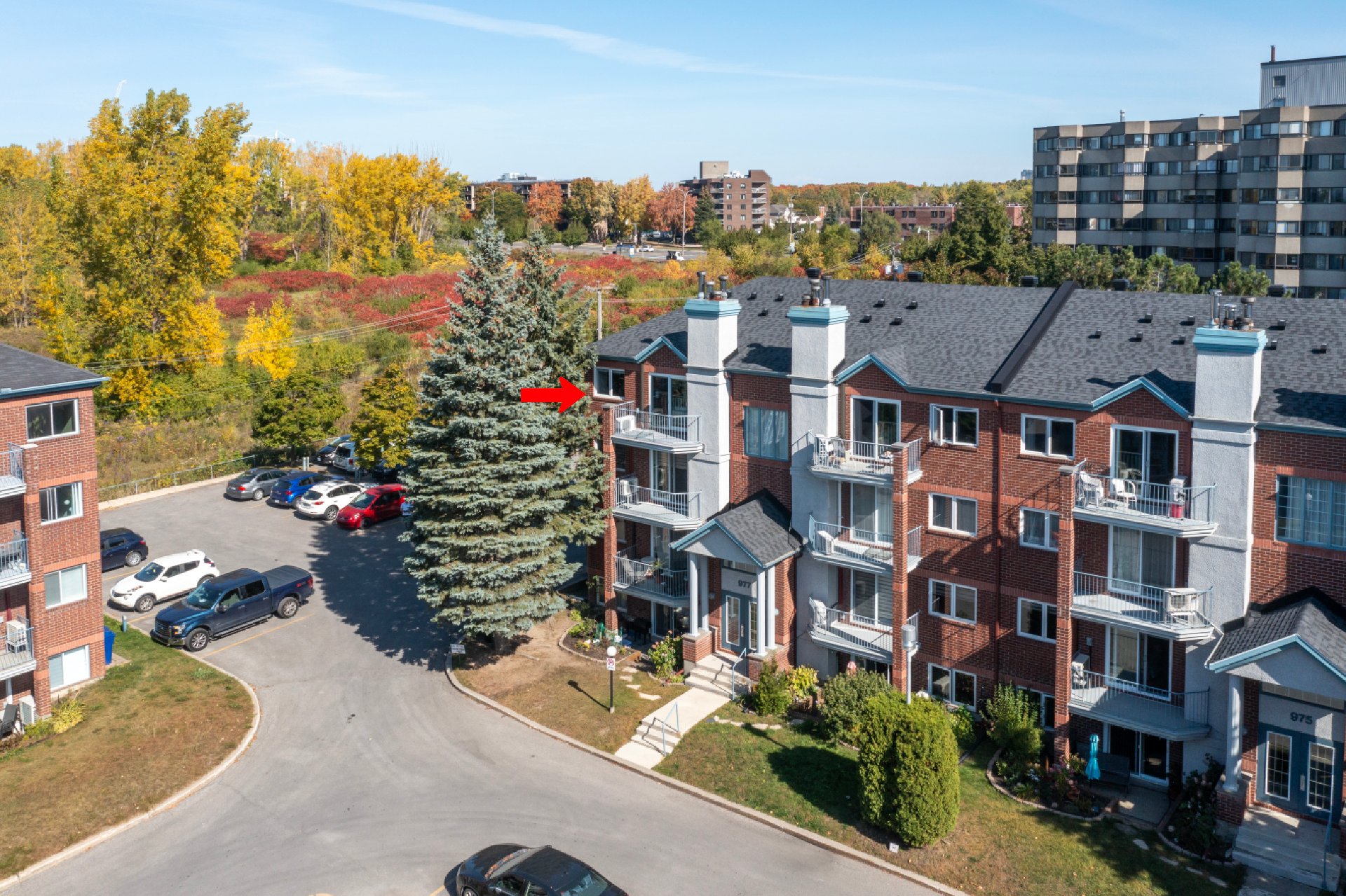 977 Av. St-Charles, Laval (Chomedey), Quebec H7V4A5, 2 Chambres Chambres, 7 Chambres Chambres,1 Salle de bainsSalle de bain,Résidentiel,À vendre,Av. St-Charles,9229949