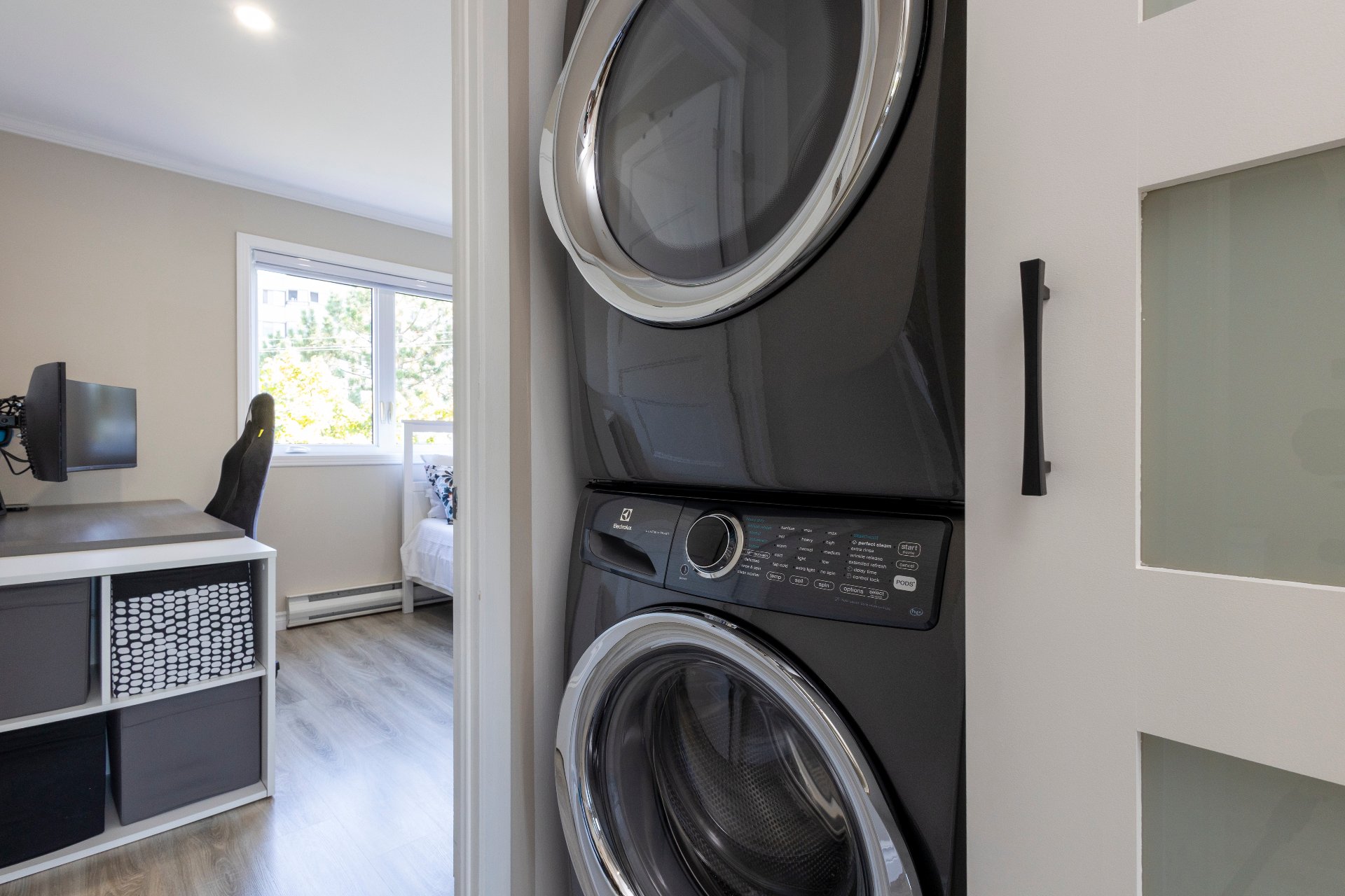 977 Av. St-Charles, Laval (Chomedey), Quebec H7V4A5, 2 Chambres Chambres, 7 Chambres Chambres,1 Salle de bainsSalle de bain,Résidentiel,À vendre,Av. St-Charles,9229949