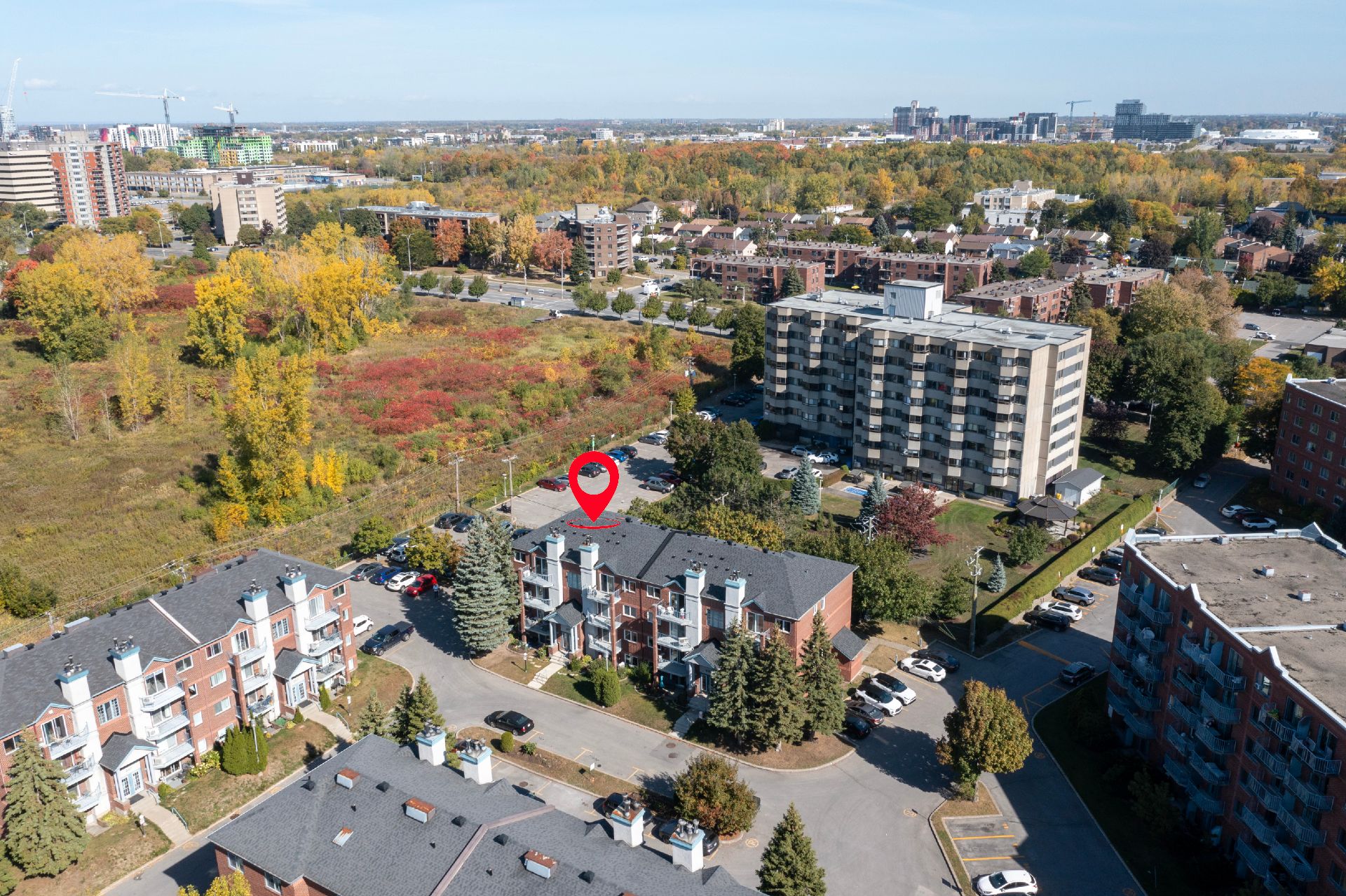 977 Av. St-Charles, Laval (Chomedey), Quebec H7V4A5, 2 Chambres Chambres, 7 Chambres Chambres,1 Salle de bainsSalle de bain,Résidentiel,À vendre,Av. St-Charles,9229949