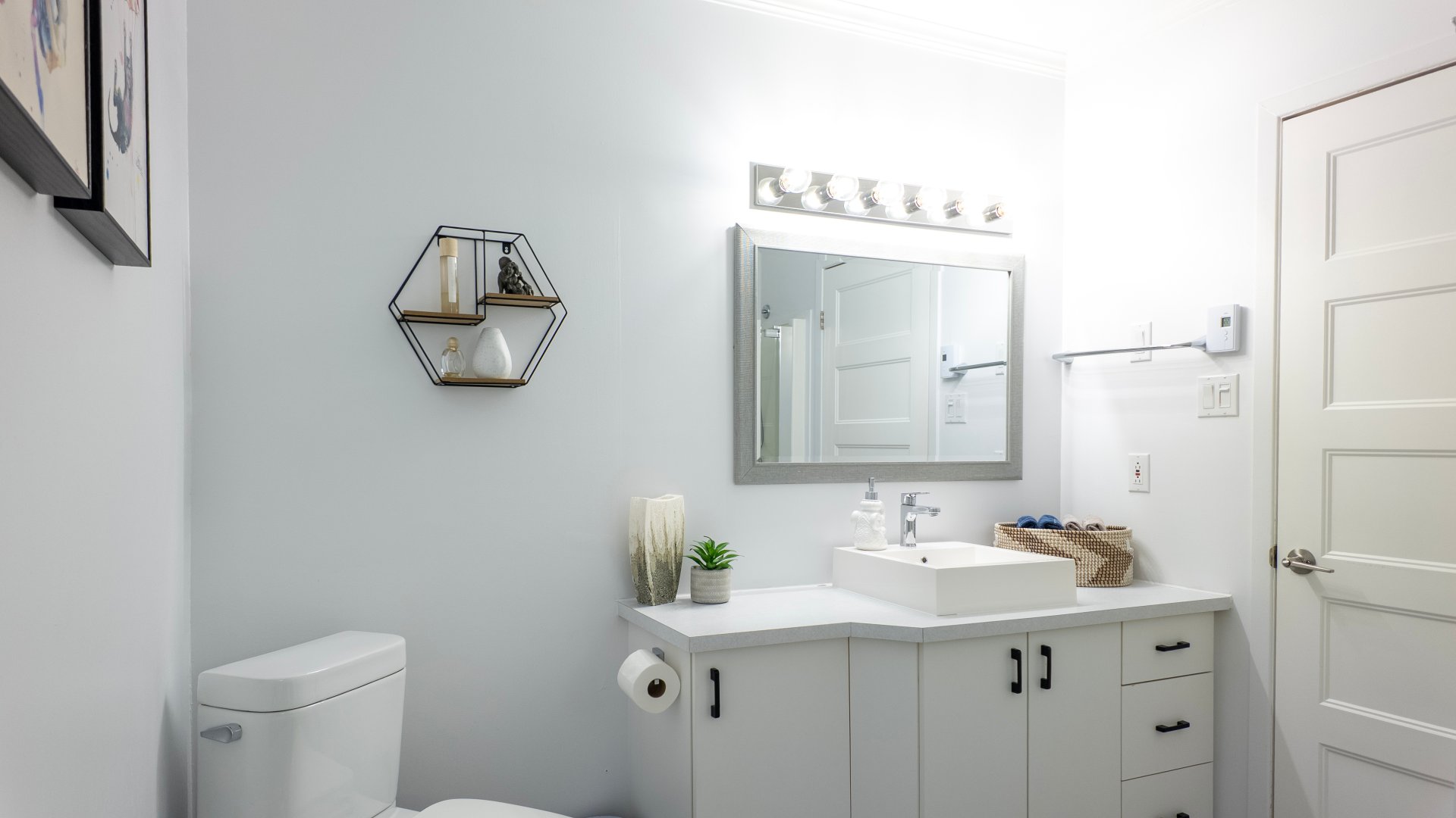 977 Av. St-Charles, Laval (Chomedey), Quebec H7V4A5, 2 Chambres Chambres, 7 Chambres Chambres,1 Salle de bainsSalle de bain,Résidentiel,À vendre,Av. St-Charles,9229949