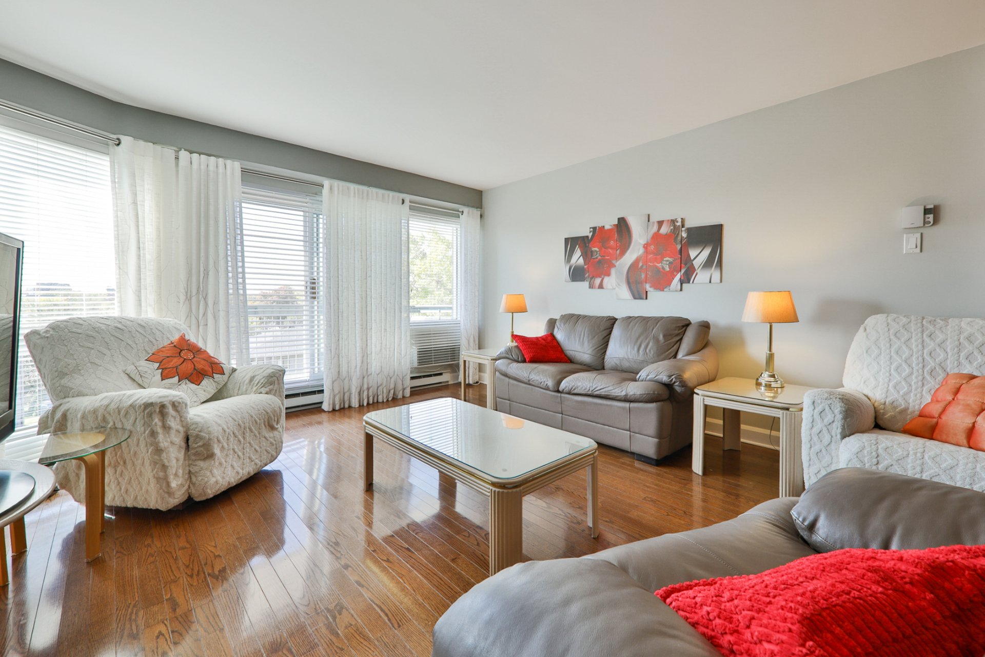 4191 Rue de la Seine, Laval (Chomedey), Quebec H7W2S7, 2 Chambres Chambres, 9 Chambres Chambres,1 Salle de bainsSalle de bain,Résidentiel,À vendre,Rue de la Seine,28252984