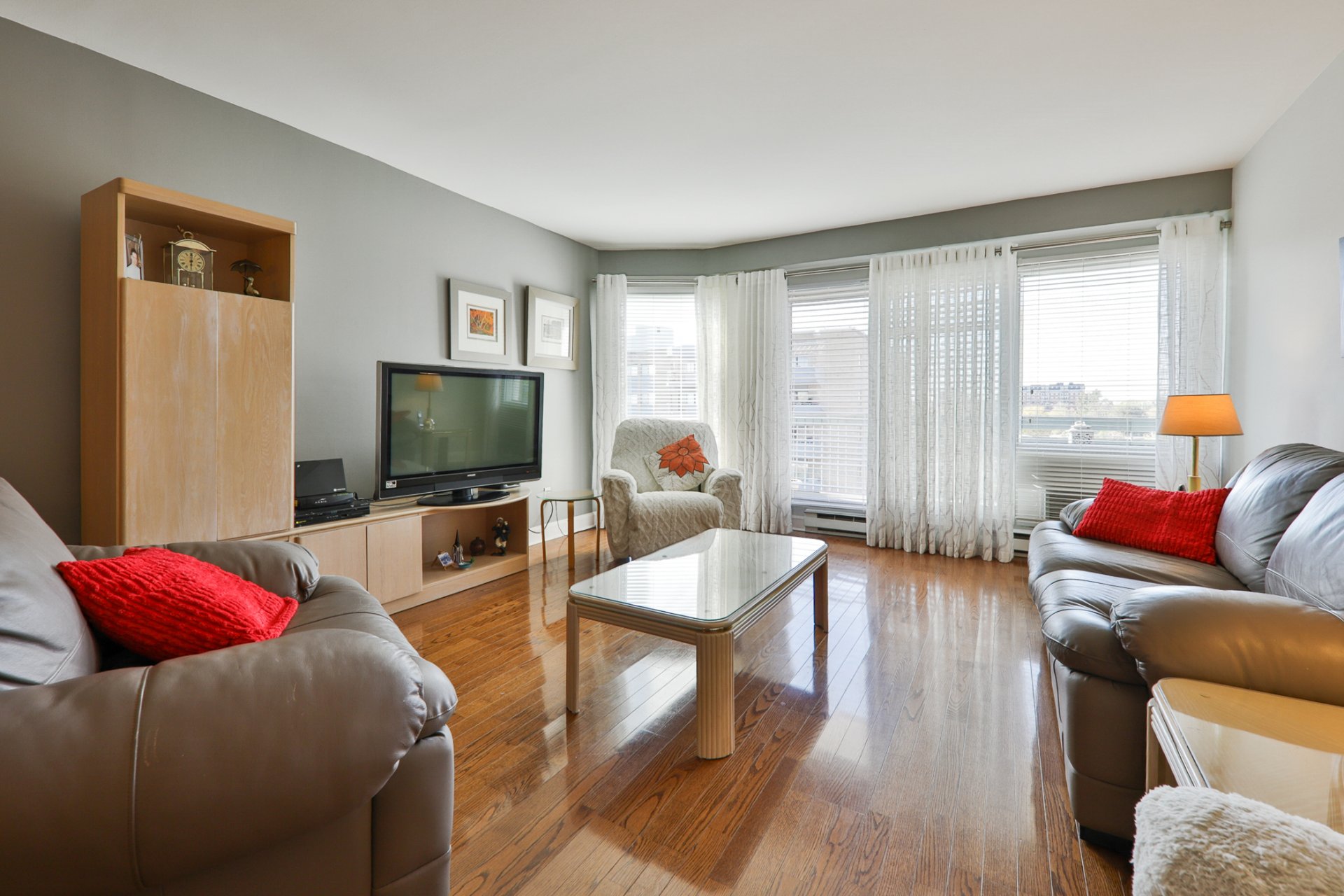 4191 Rue de la Seine, Laval (Chomedey), Quebec H7W2S7, 2 Chambres Chambres, 9 Chambres Chambres,1 Salle de bainsSalle de bain,Résidentiel,À vendre,Rue de la Seine,28252984