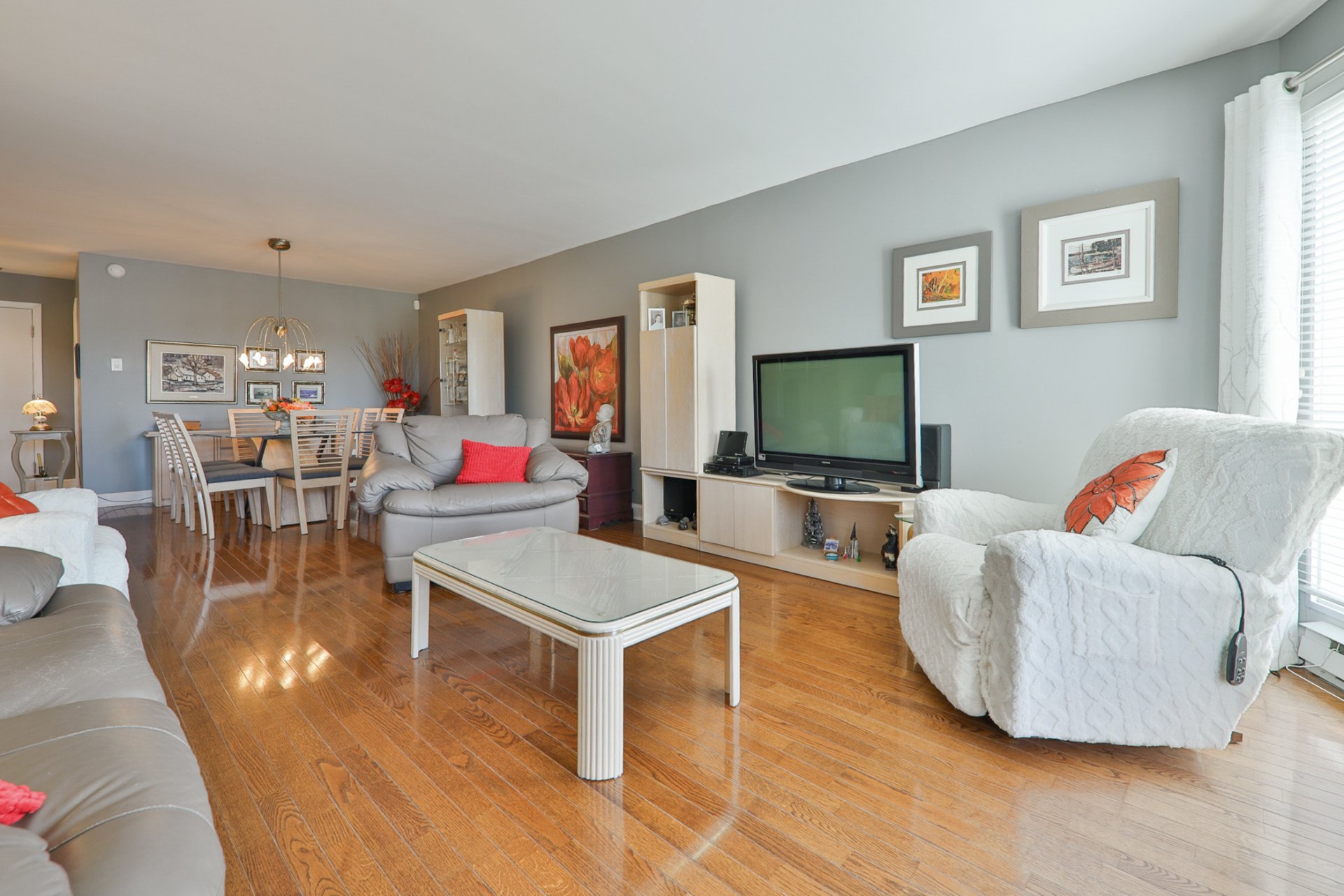 4191 Rue de la Seine, Laval (Chomedey), Quebec H7W2S7, 2 Chambres Chambres, 9 Chambres Chambres,1 Salle de bainsSalle de bain,Résidentiel,À vendre,Rue de la Seine,28252984