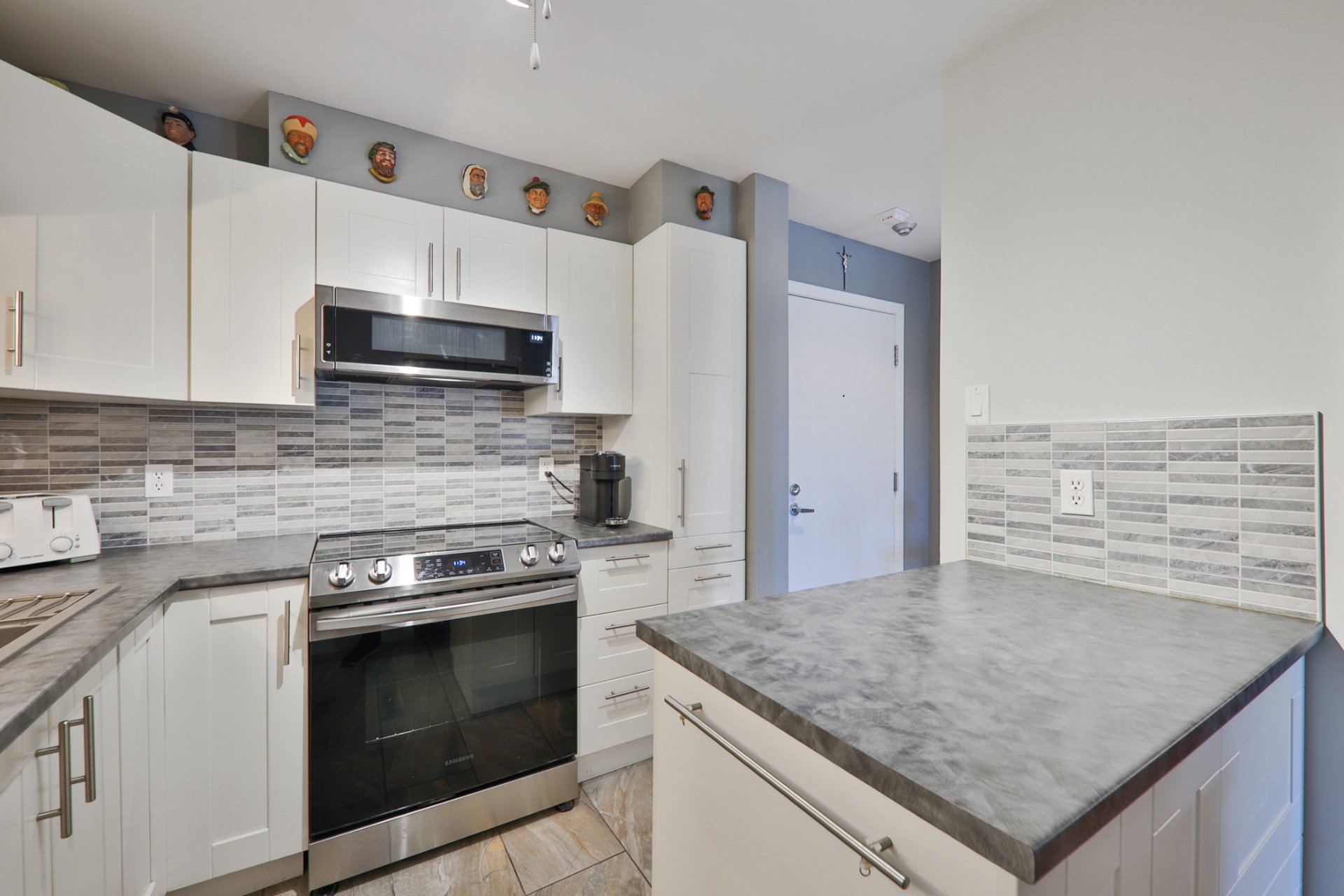 4191 Rue de la Seine, Laval (Chomedey), Quebec H7W2S7, 2 Chambres Chambres, 9 Chambres Chambres,1 Salle de bainsSalle de bain,Résidentiel,À vendre,Rue de la Seine,28252984