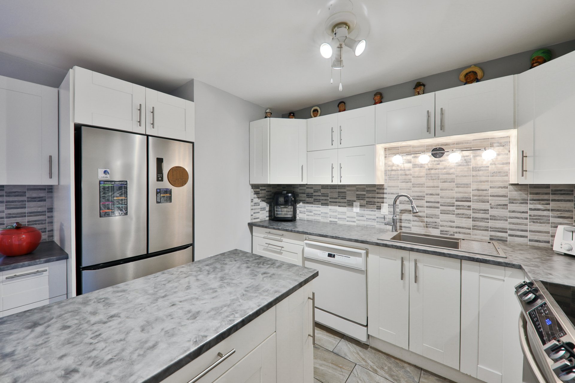 4191 Rue de la Seine, Laval (Chomedey), Quebec H7W2S7, 2 Chambres Chambres, 9 Chambres Chambres,1 Salle de bainsSalle de bain,Résidentiel,À vendre,Rue de la Seine,28252984