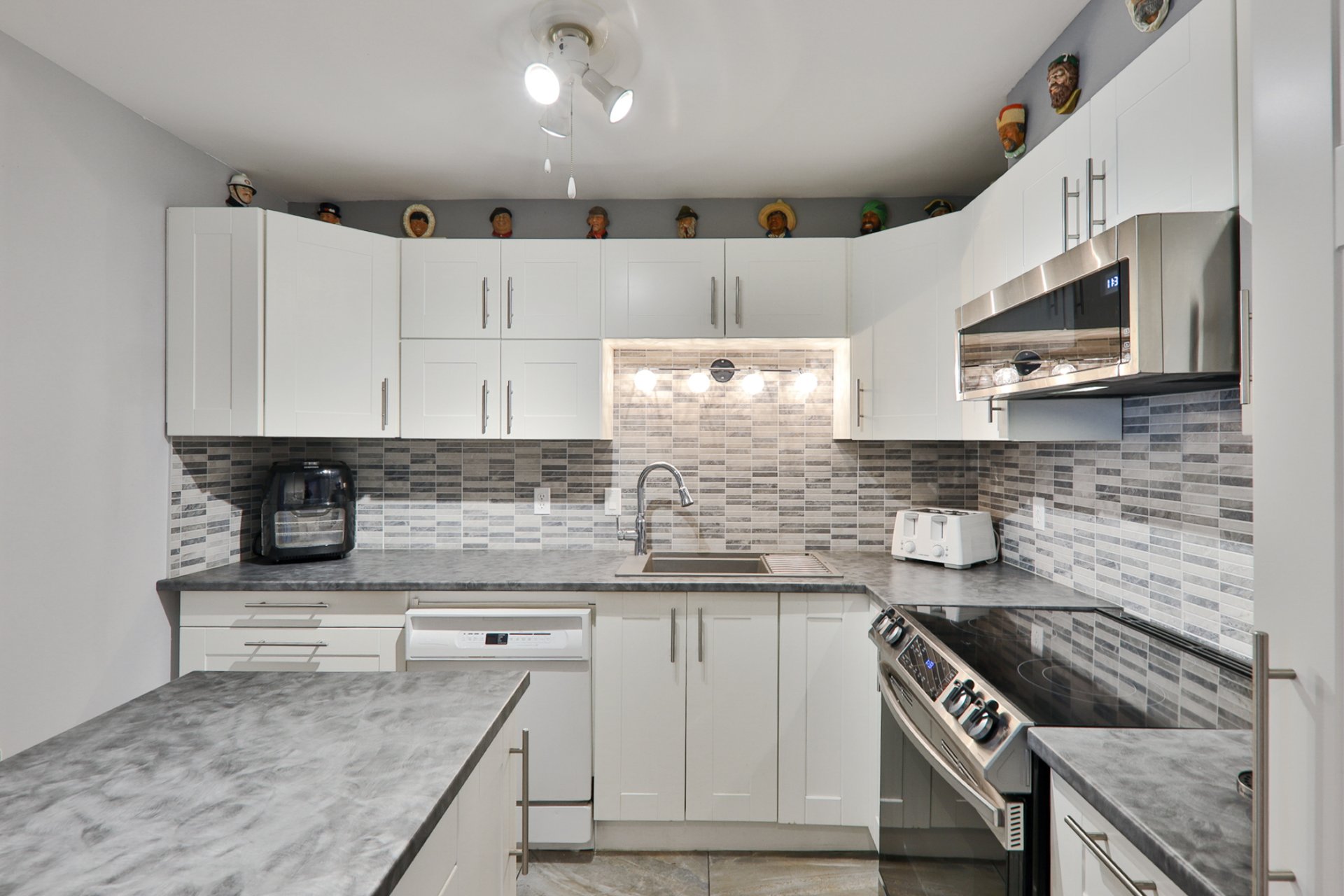 4191 Rue de la Seine, Laval (Chomedey), Quebec H7W2S7, 2 Chambres Chambres, 9 Chambres Chambres,1 Salle de bainsSalle de bain,Résidentiel,À vendre,Rue de la Seine,28252984