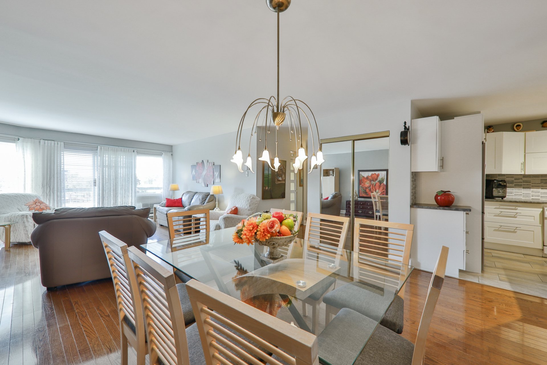 4191 Rue de la Seine, Laval (Chomedey), Quebec H7W2S7, 2 Chambres Chambres, 9 Chambres Chambres,1 Salle de bainsSalle de bain,Résidentiel,À vendre,Rue de la Seine,28252984