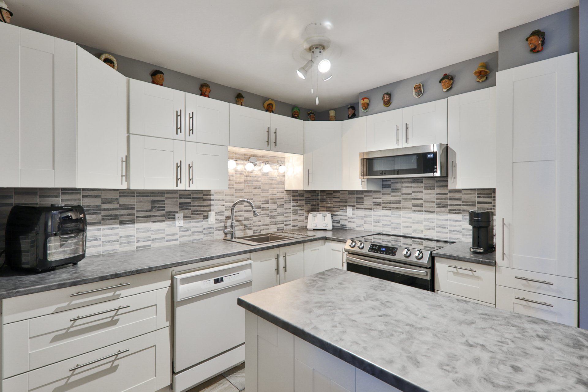 4191 Rue de la Seine, Laval (Chomedey), Quebec H7W2S7, 2 Chambres Chambres, 9 Chambres Chambres,1 Salle de bainsSalle de bain,Résidentiel,À vendre,Rue de la Seine,28252984