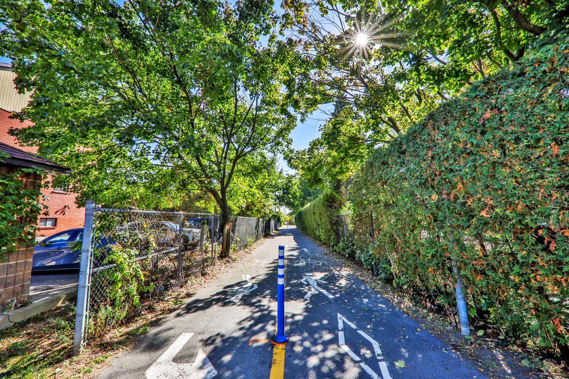 4191 Rue de la Seine, Laval (Chomedey), Quebec H7W2S7, 2 Chambres Chambres, 9 Chambres Chambres,1 Salle de bainsSalle de bain,Résidentiel,À vendre,Rue de la Seine,28252984