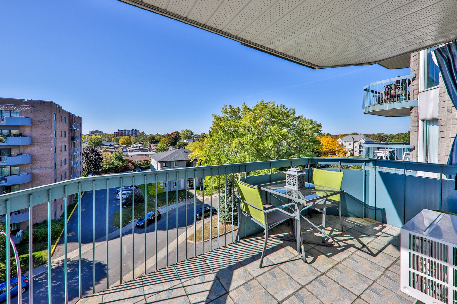 4191 Rue de la Seine, Laval (Chomedey), Quebec H7W2S7, 2 Chambres Chambres, 9 Chambres Chambres,1 Salle de bainsSalle de bain,Résidentiel,À vendre,Rue de la Seine,28252984