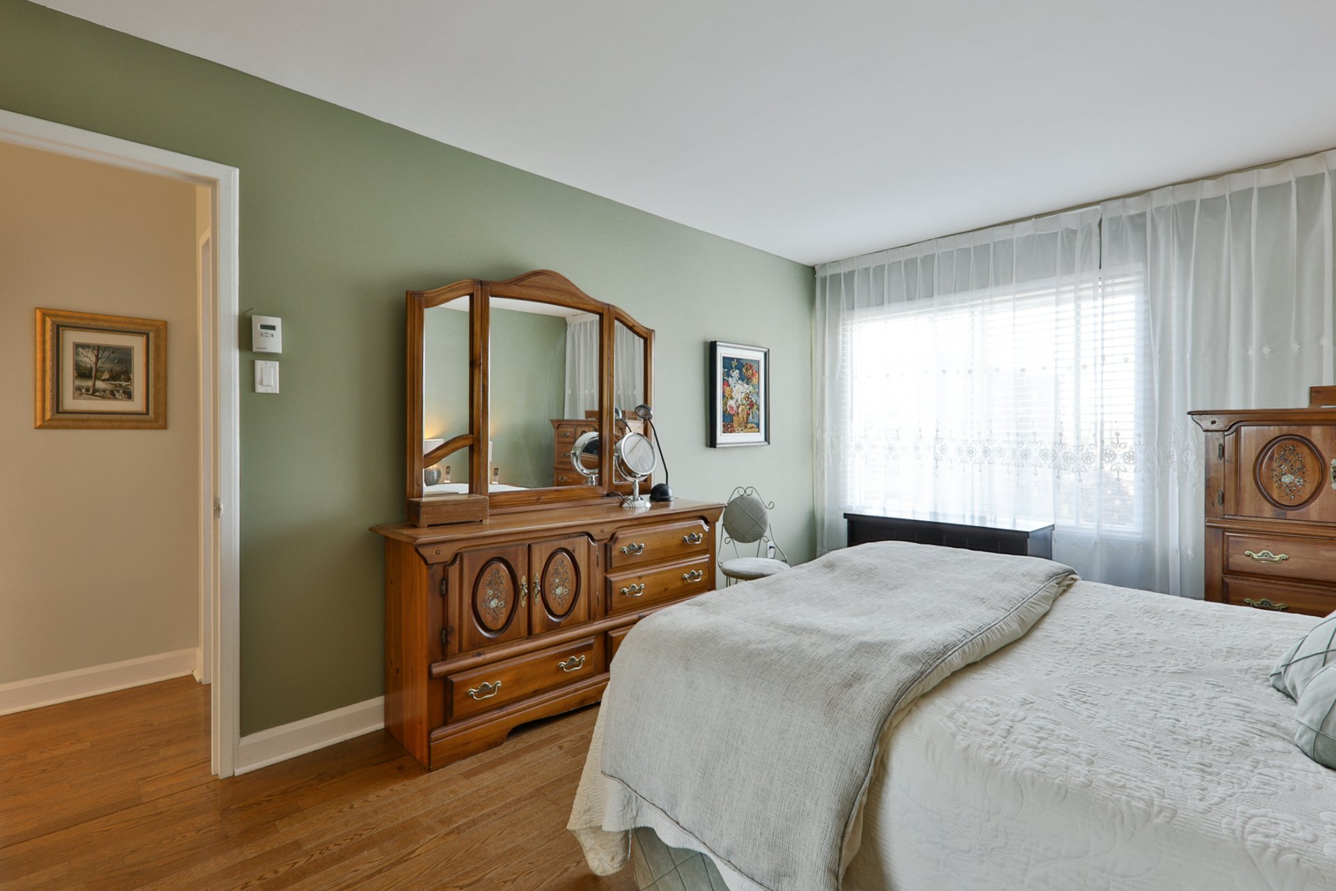 4191 Rue de la Seine, Laval (Chomedey), Quebec H7W2S7, 2 Chambres Chambres, 9 Chambres Chambres,1 Salle de bainsSalle de bain,Résidentiel,À vendre,Rue de la Seine,28252984