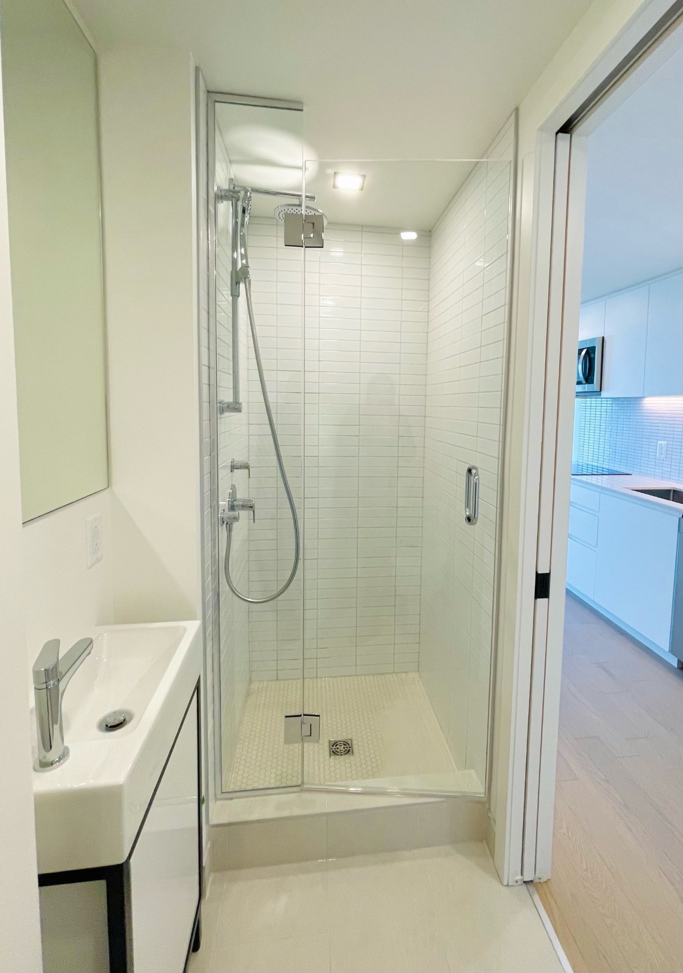 1210 Rue Jeanne-Mance, Montréal (Ville-Marie), Quebec H2X1M1, 3 Rooms Rooms,1 BathroomBathrooms,Residential,For Rent,Rue Jeanne-Mance,14972215