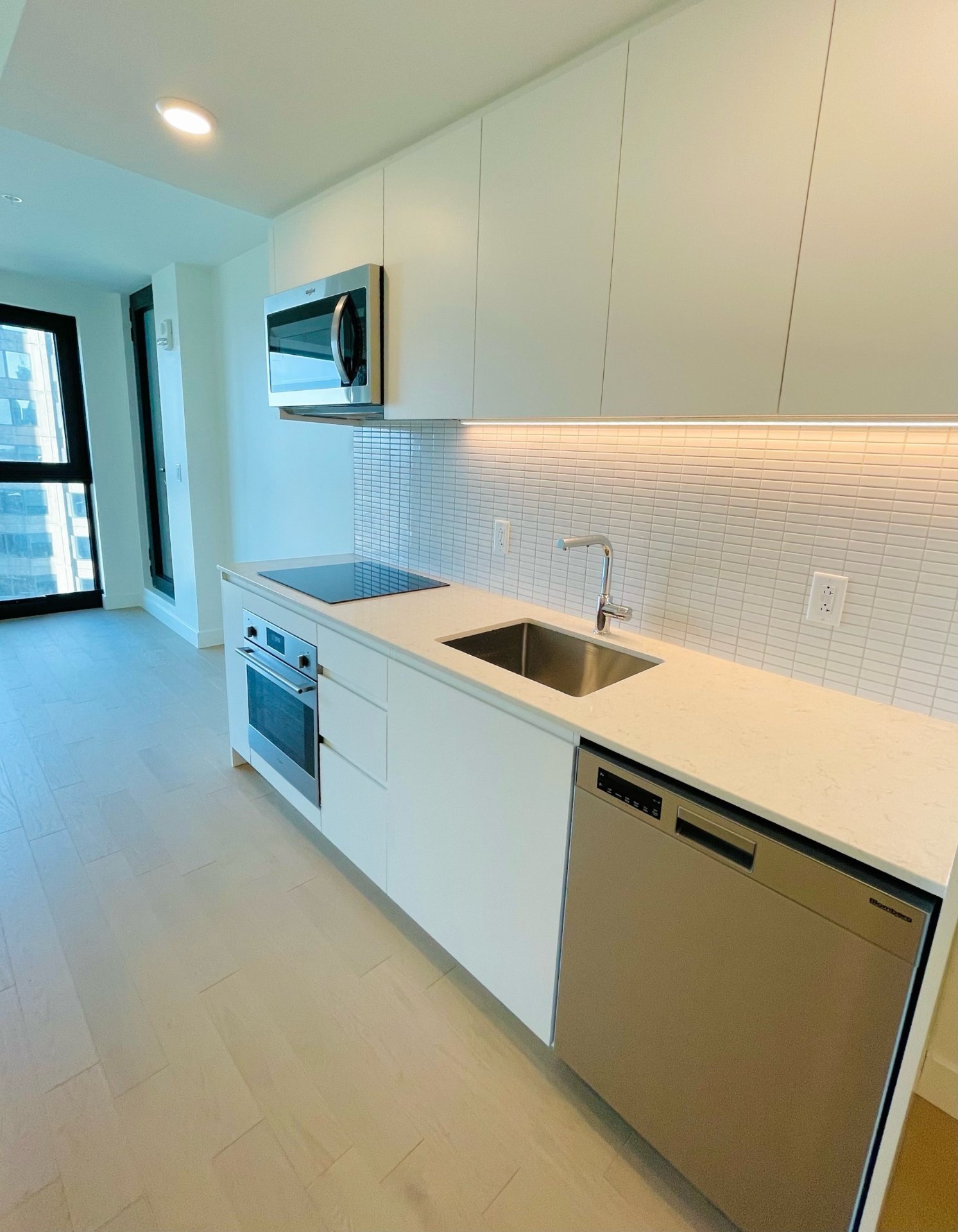 1210 Rue Jeanne-Mance, Montréal (Ville-Marie), Quebec H2X1M1, 3 Rooms Rooms,1 BathroomBathrooms,Residential,For Rent,Rue Jeanne-Mance,14972215