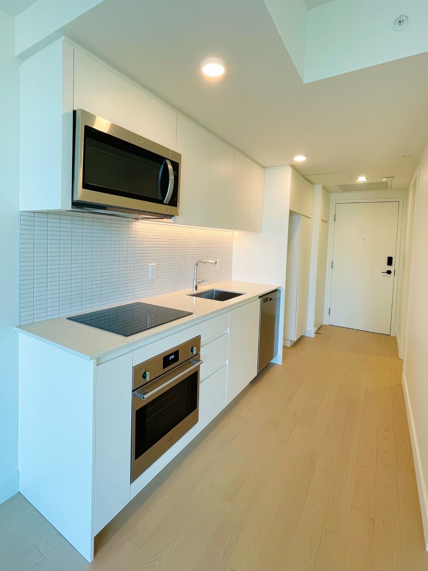 1210 Rue Jeanne-Mance, Montréal (Ville-Marie), Quebec H2X1M1, 3 Rooms Rooms,1 BathroomBathrooms,Residential,For Rent,Rue Jeanne-Mance,14972215