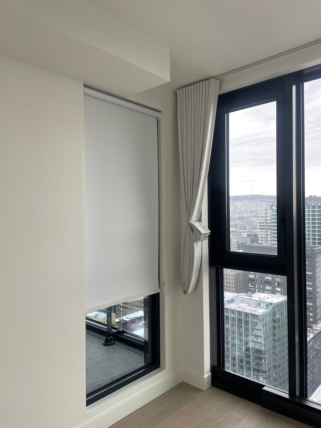 1210 Rue Jeanne-Mance, Montréal (Ville-Marie), Quebec H2X1M1, 3 Rooms Rooms,1 BathroomBathrooms,Residential,For Rent,Rue Jeanne-Mance,14972215