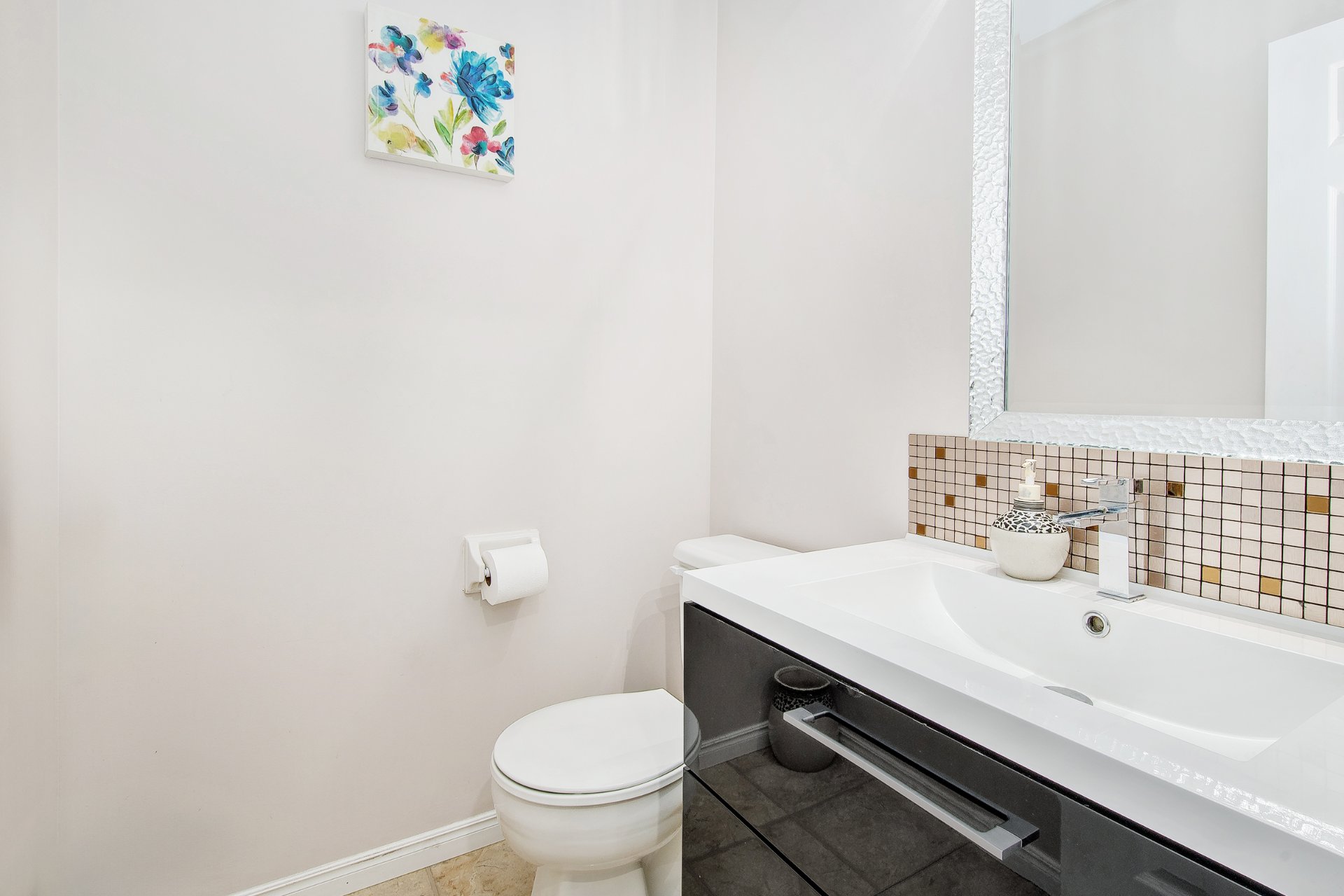 4083 Rue Olivier, Laval (Fabreville), Quebec H7R5X3, 3 Bedrooms Bedrooms, 11 Rooms Rooms,2 BathroomsBathrooms,Residential,For Sale,Rue Olivier,24791529