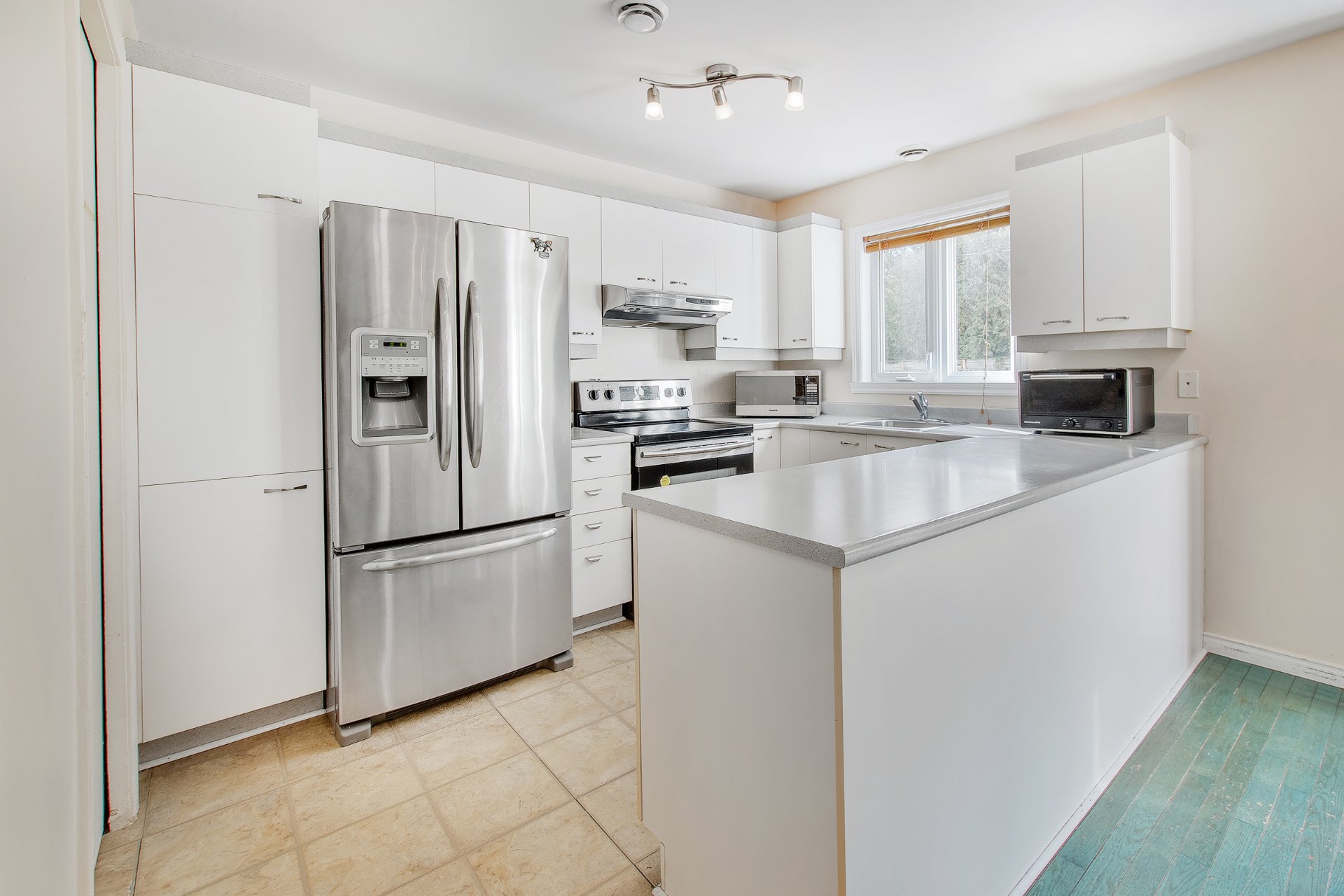 4083 Rue Olivier, Laval (Fabreville), Quebec H7R5X3, 3 Bedrooms Bedrooms, 11 Rooms Rooms,2 BathroomsBathrooms,Residential,For Sale,Rue Olivier,24791529