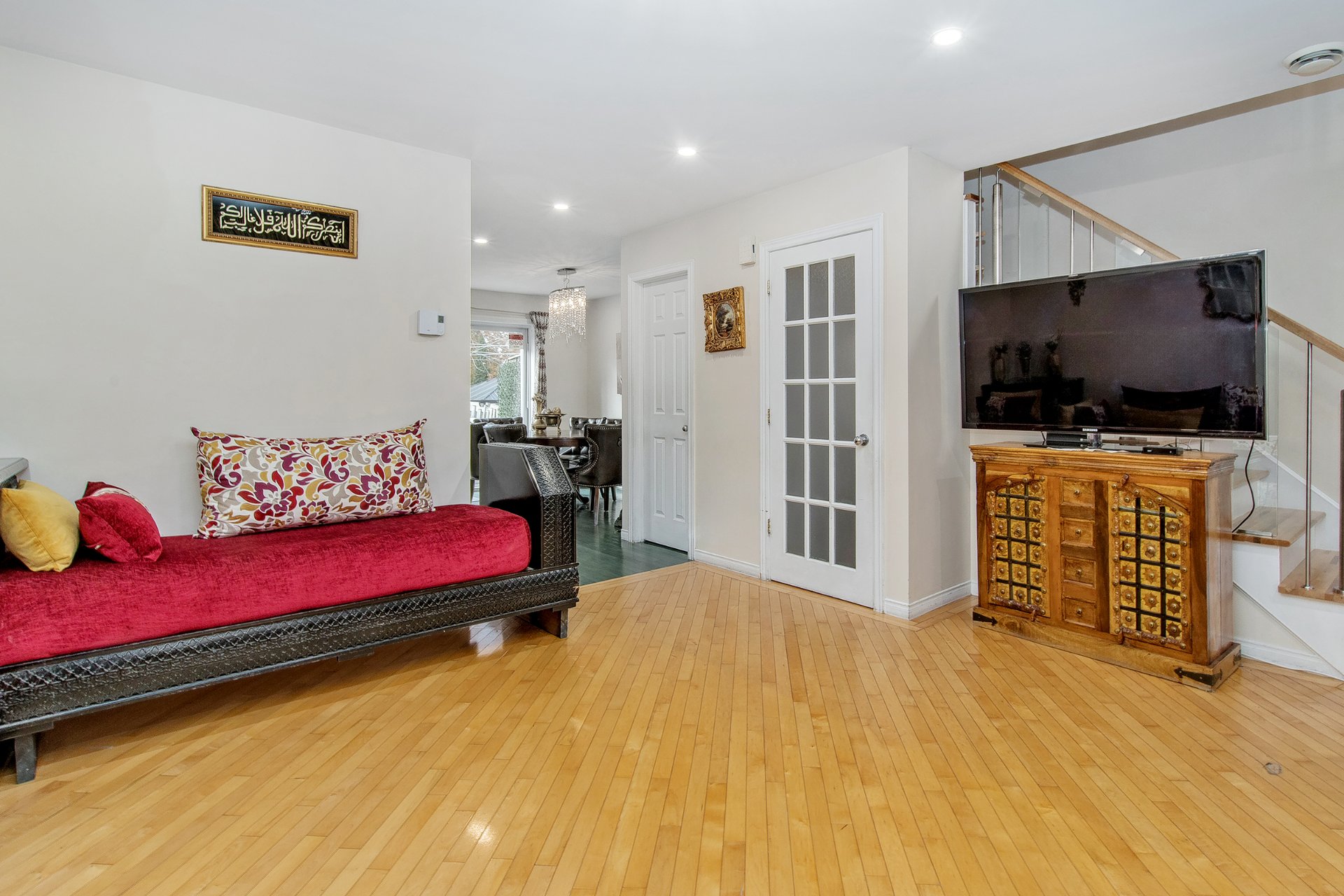 4083 Rue Olivier, Laval (Fabreville), Quebec H7R5X3, 3 Bedrooms Bedrooms, 11 Rooms Rooms,2 BathroomsBathrooms,Residential,For Sale,Rue Olivier,24791529